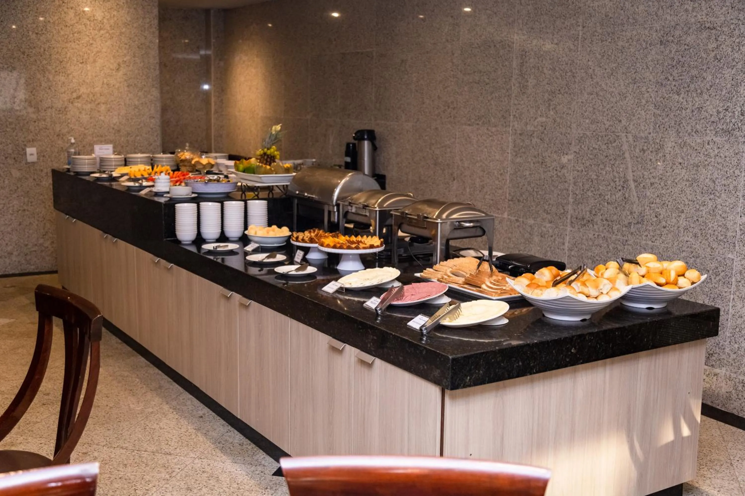 Restaurant/places to eat in Plaza Praia Suítes