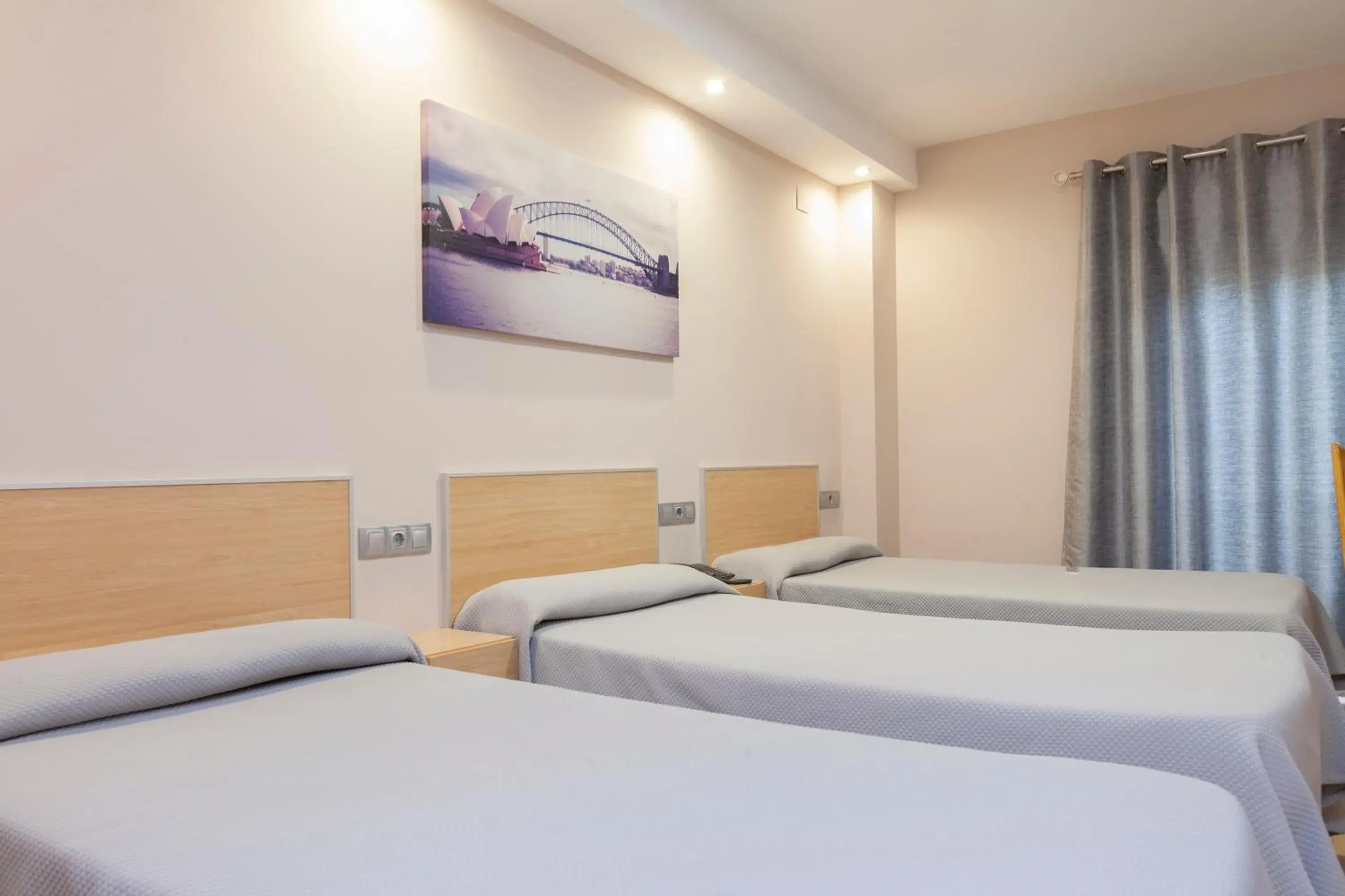 Photo of the whole room, Bed in Hotel Olympia Ronda I Photo of the whole room, Bed in Hotel Olympia Ronda I