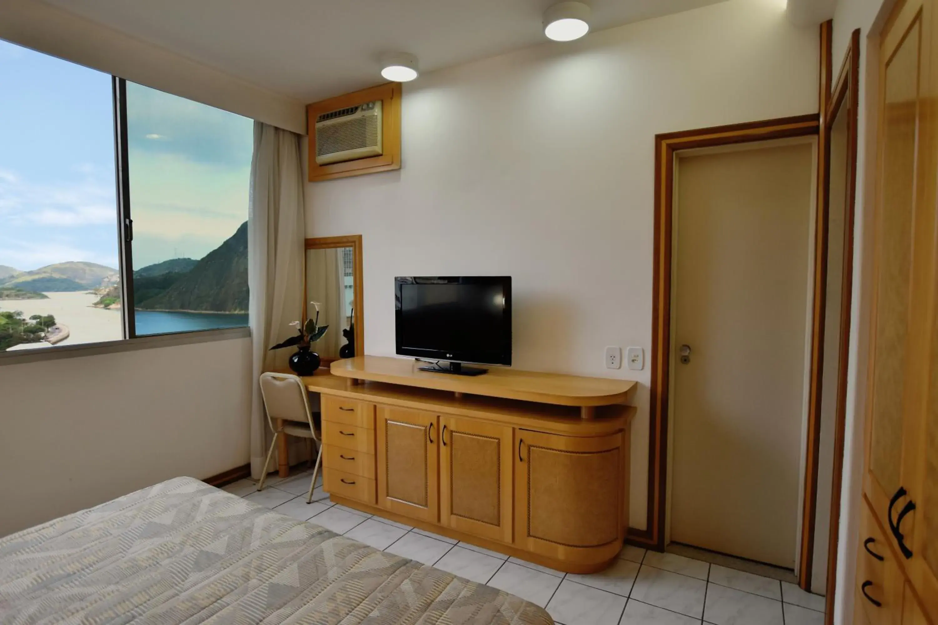 Lake view in Alice Vitoria Hotel Arte by Nobile Lake view in Alice Vitoria Hotel Arte by Nobile