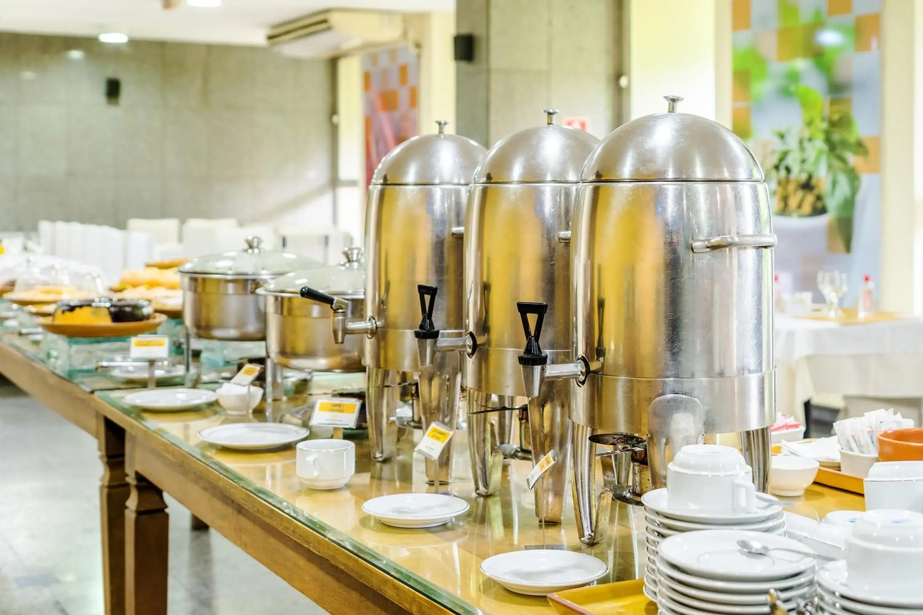 Breakfast in Alice Vitoria Hotel Arte by Nobile Breakfast in Alice Vitoria Hotel Arte by Nobile