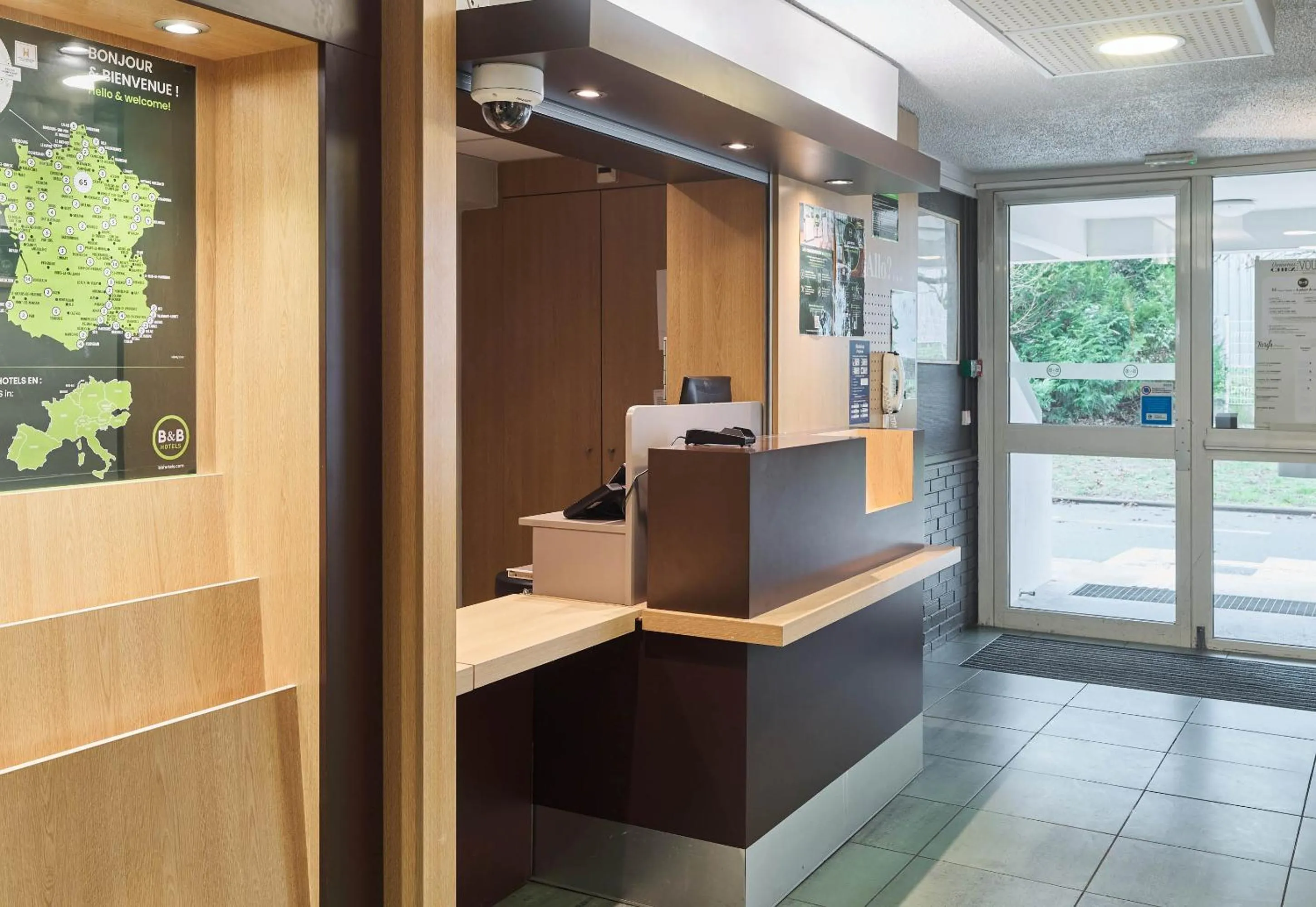 Lobby or reception in B&B HOTEL Bretigny-sur-Orge