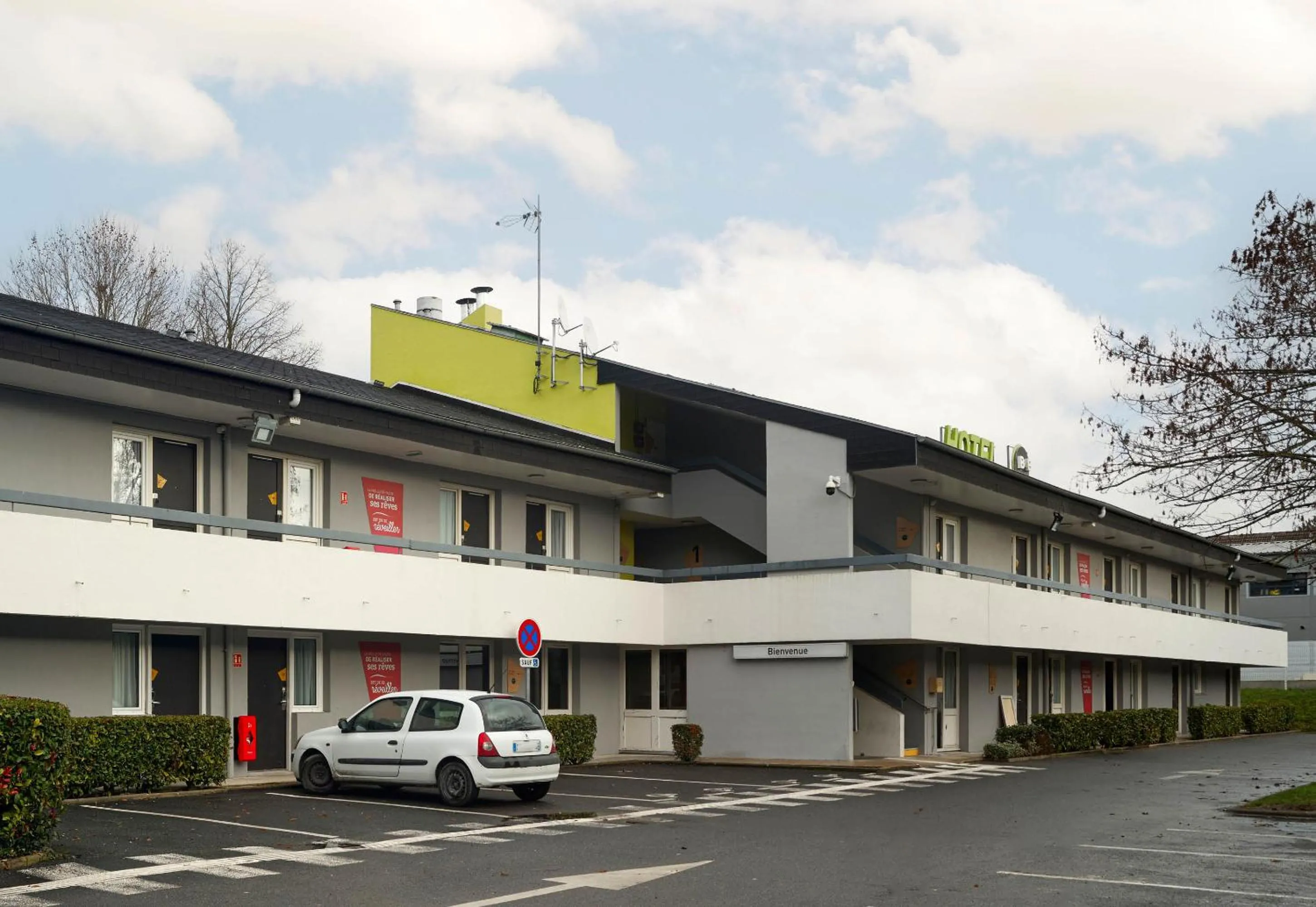 Property building in B&B HOTEL Bretigny-sur-Orge