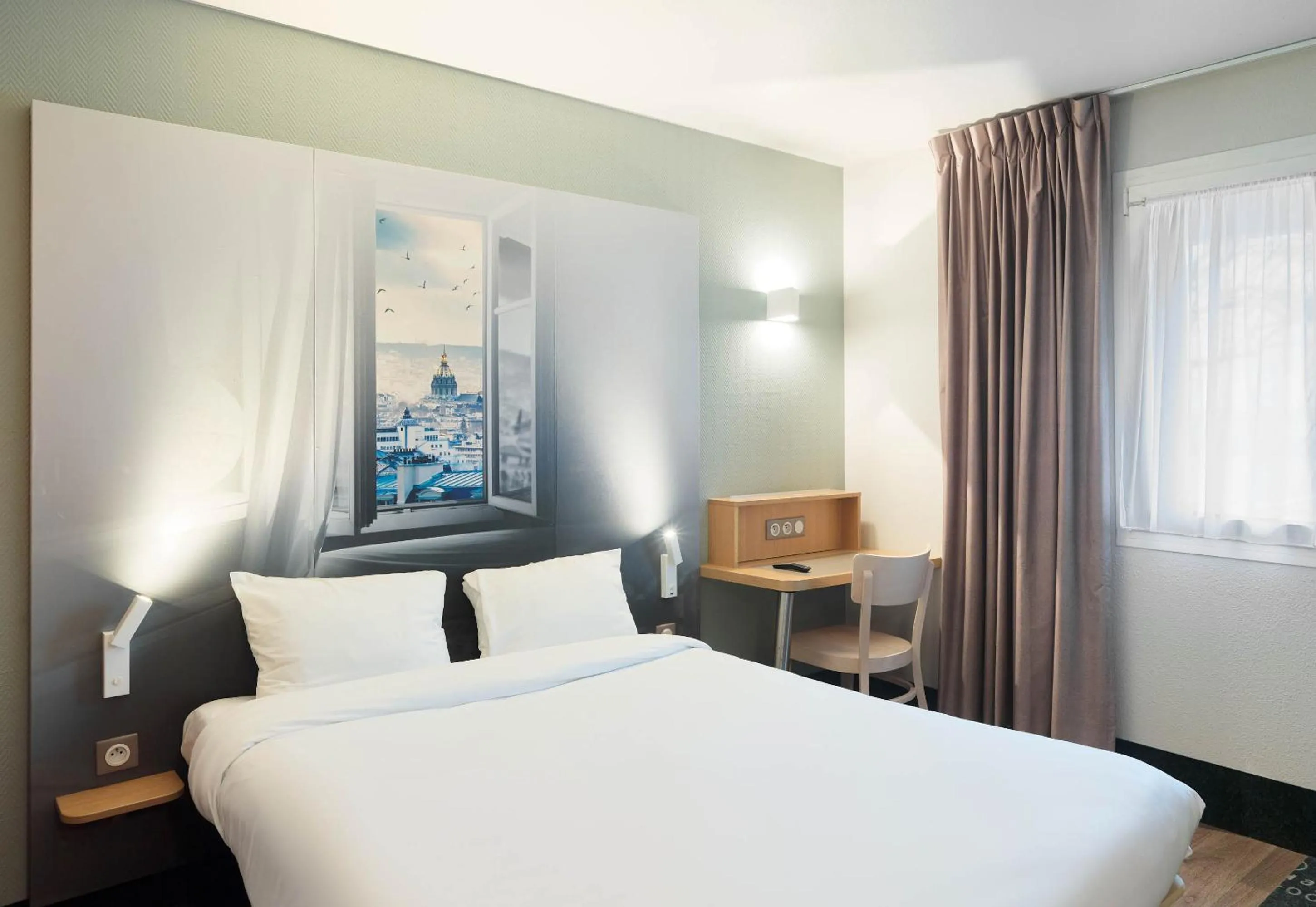 Bedroom, Bed in B&B HOTEL Bretigny-sur-Orge