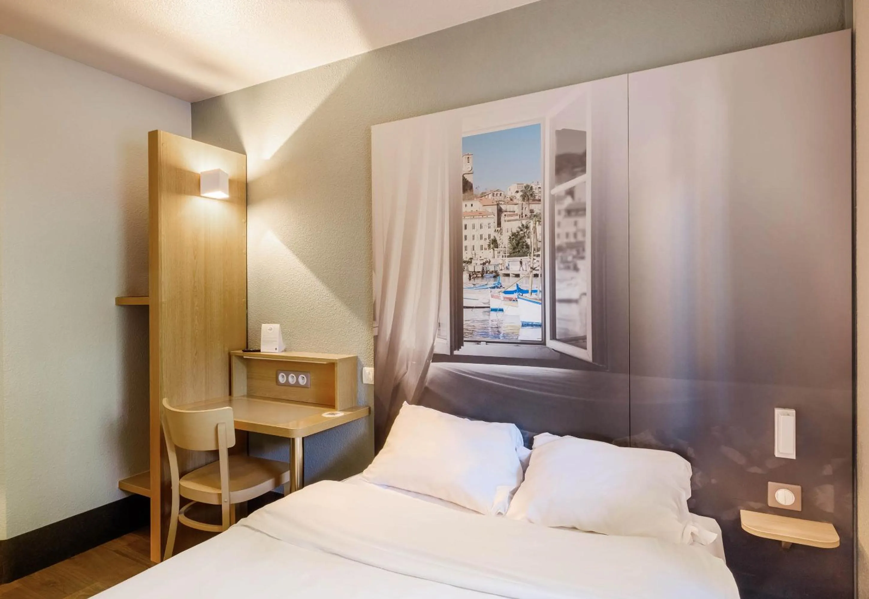 Bedroom, Bed in B&B HOTEL Villeneuve Loubet Plage