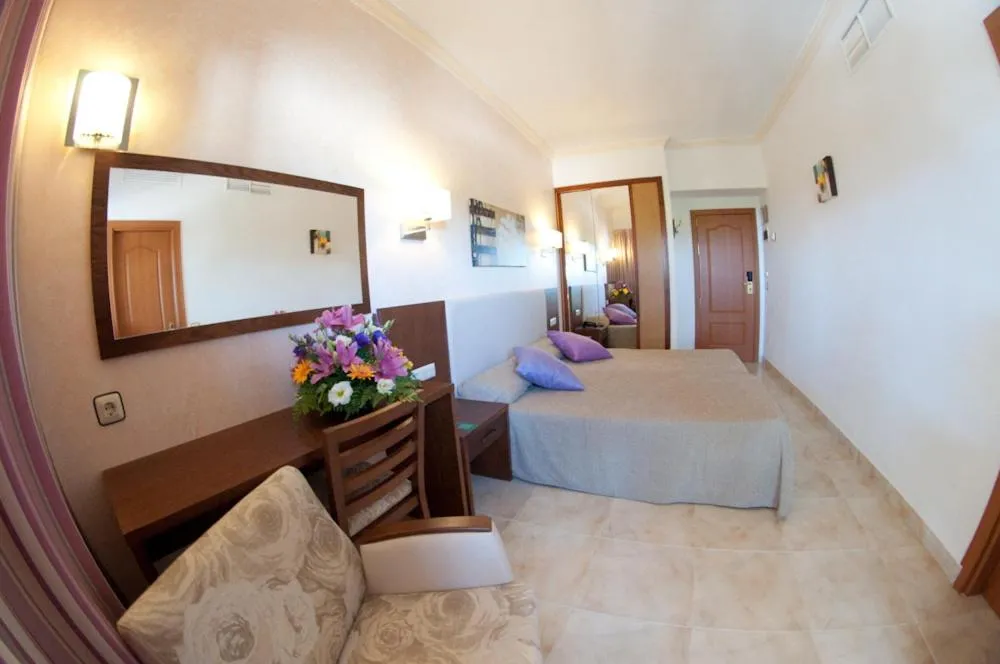Photo of the whole room, Bed in Hotel Cala Gat