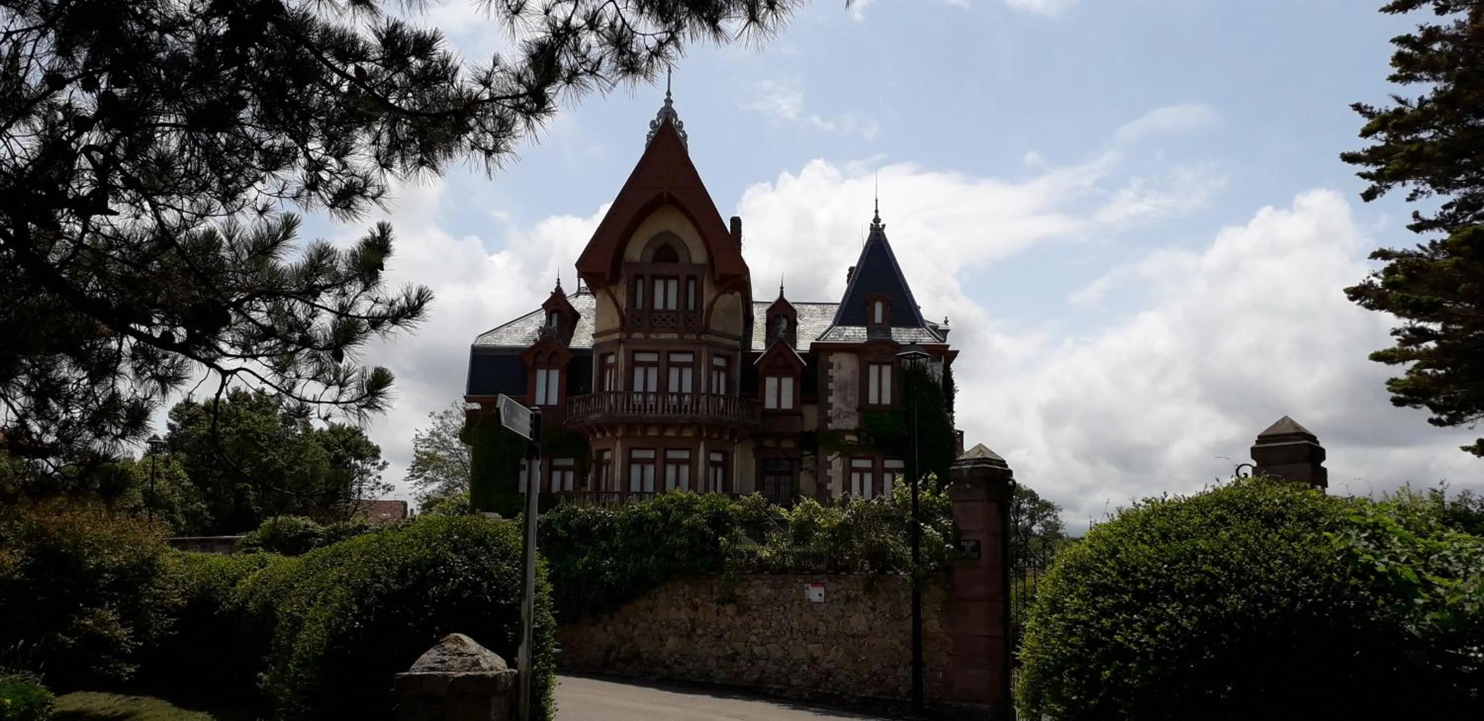 Nearby landmark in Apartamentos Mar Comillas