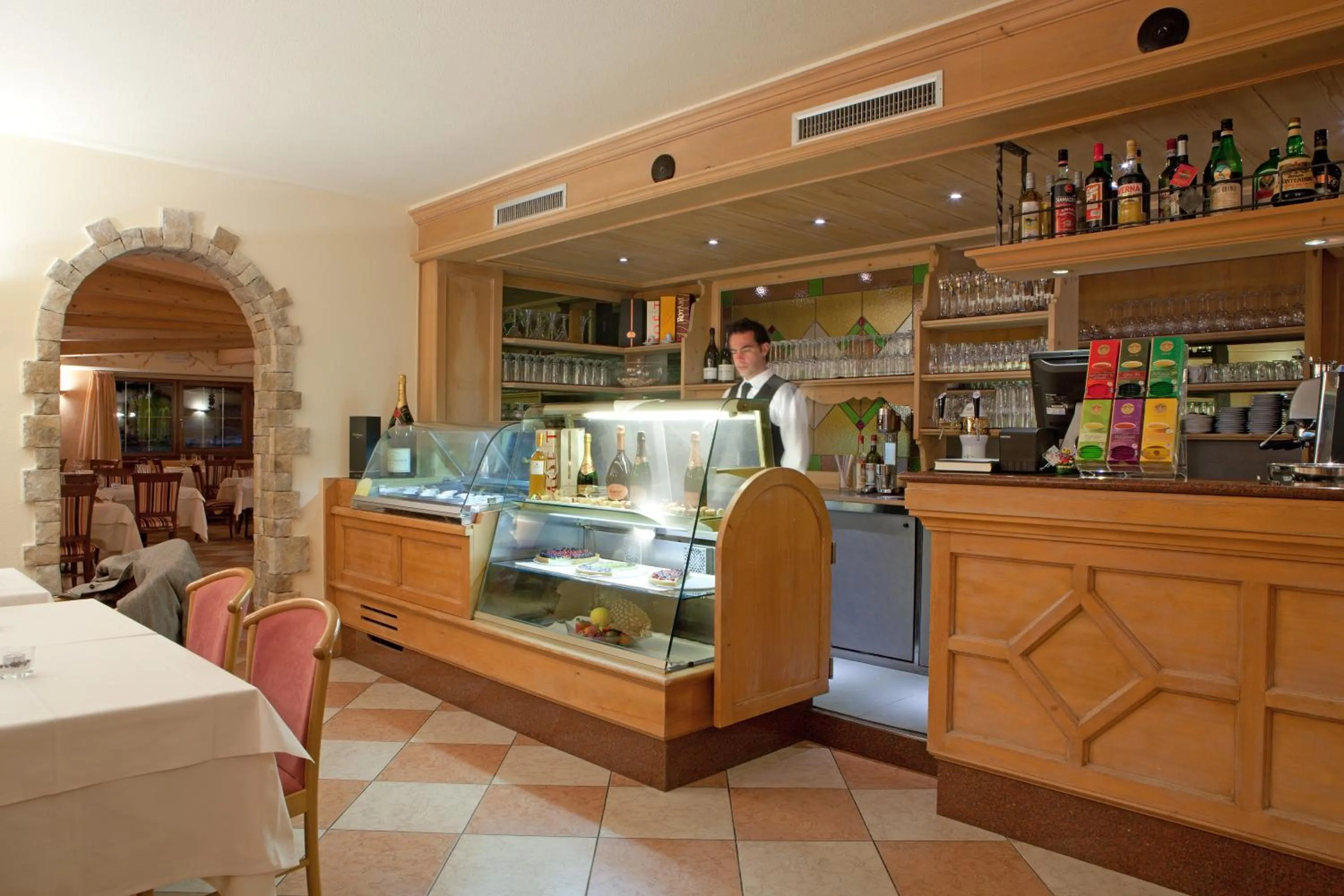 Restaurant/places to eat in Hotel Angelica