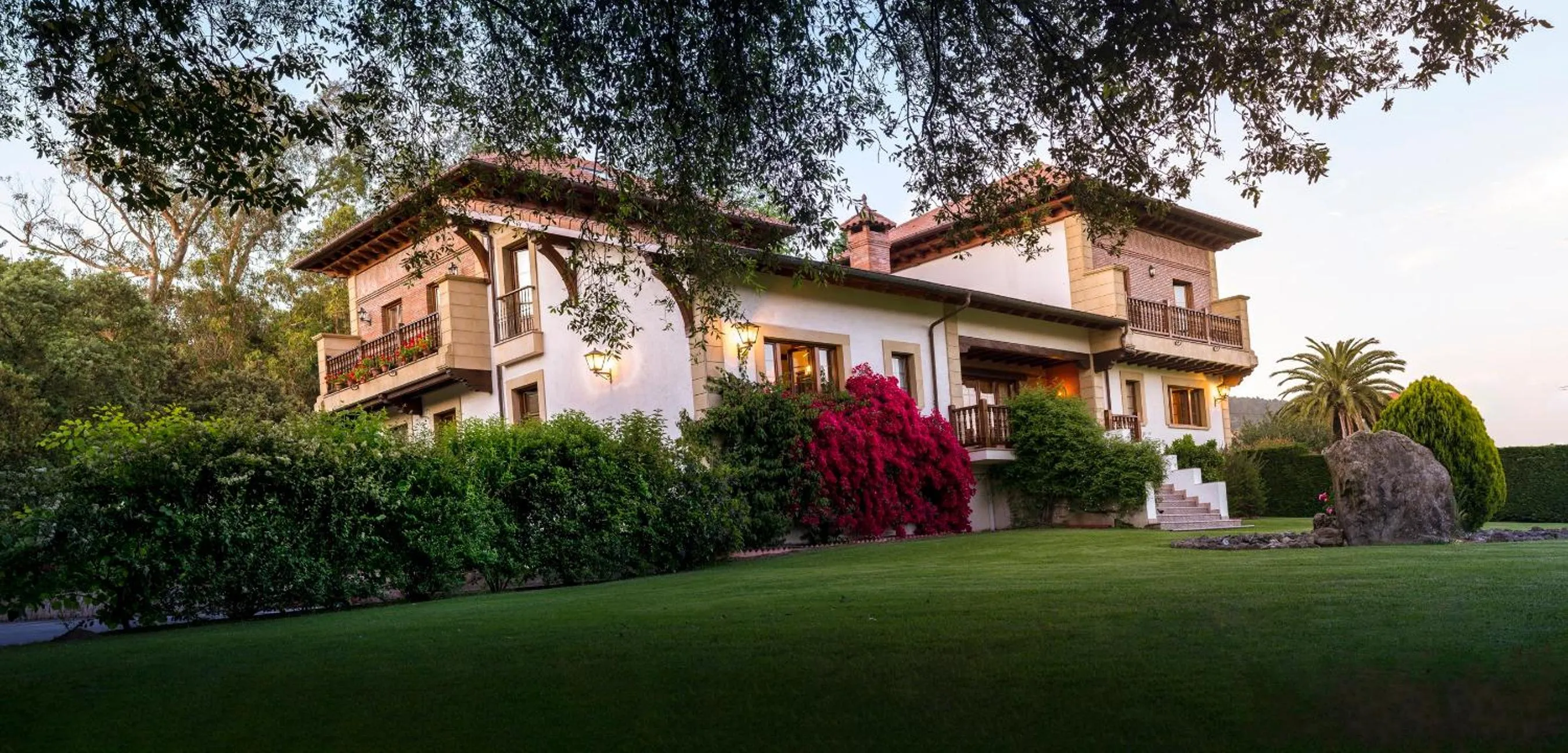 Property building in Hotel Posada La Robleda