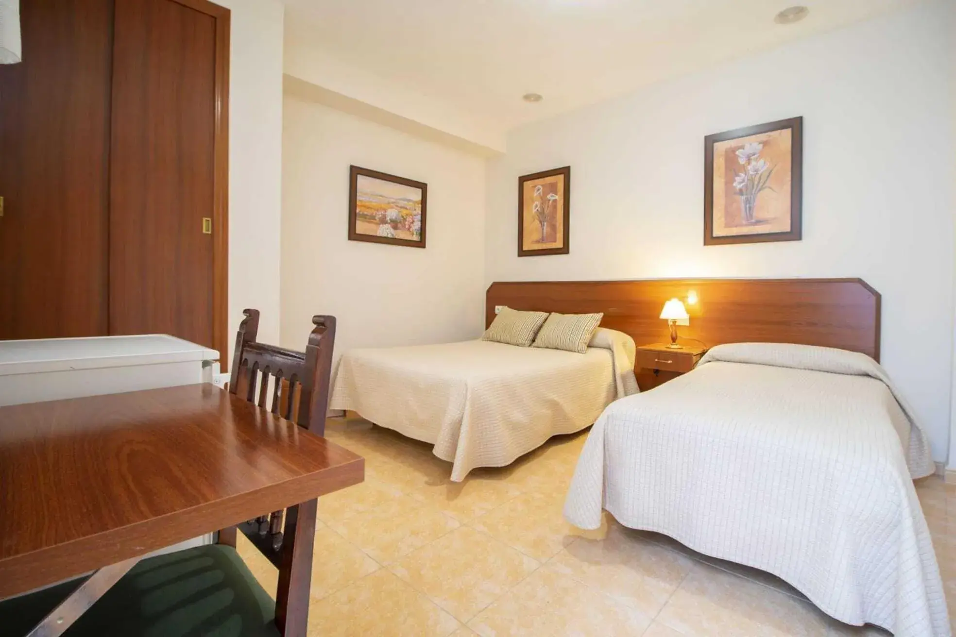 Comfort Triple Room - single occupancy in Los Gallos Comfort Triple Room - single occupancy in Los Gallos