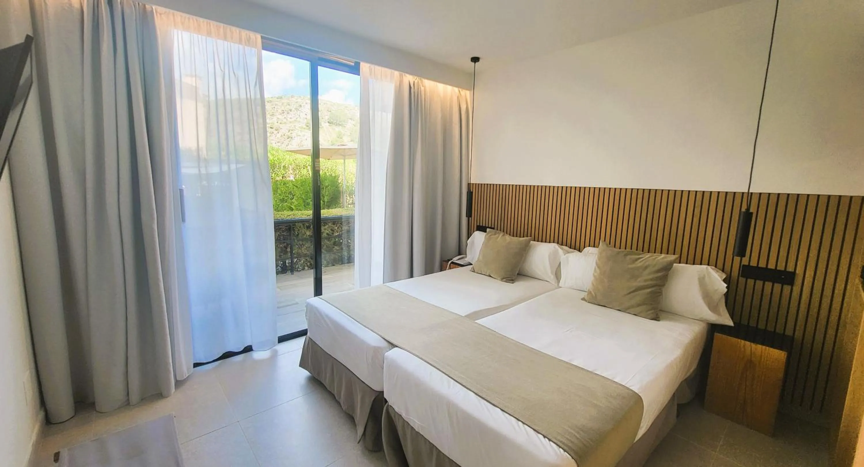 Bedroom, Bed in Hotel Bahia Pollensa