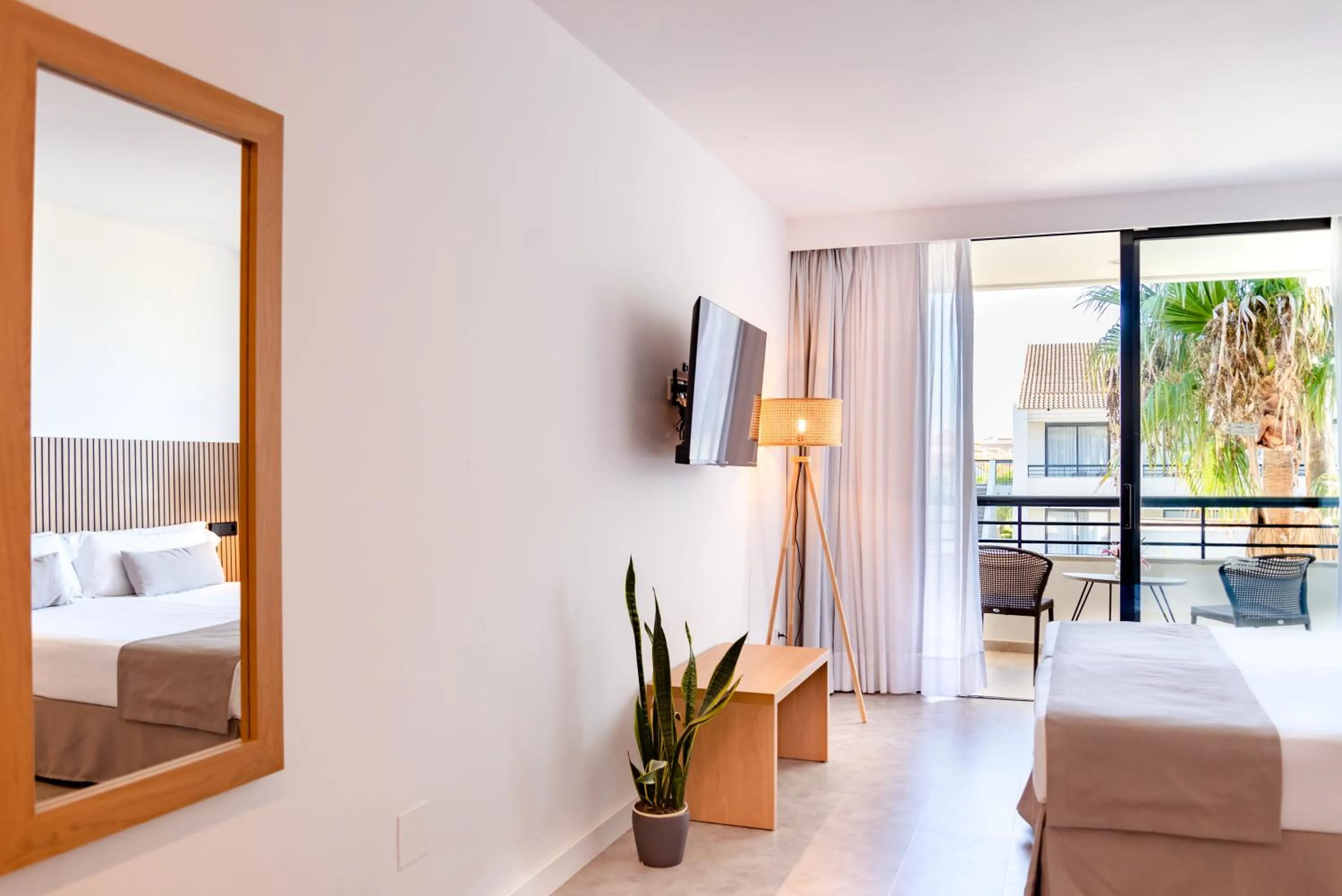 Bedroom, Bed in Hotel Bahia Pollensa