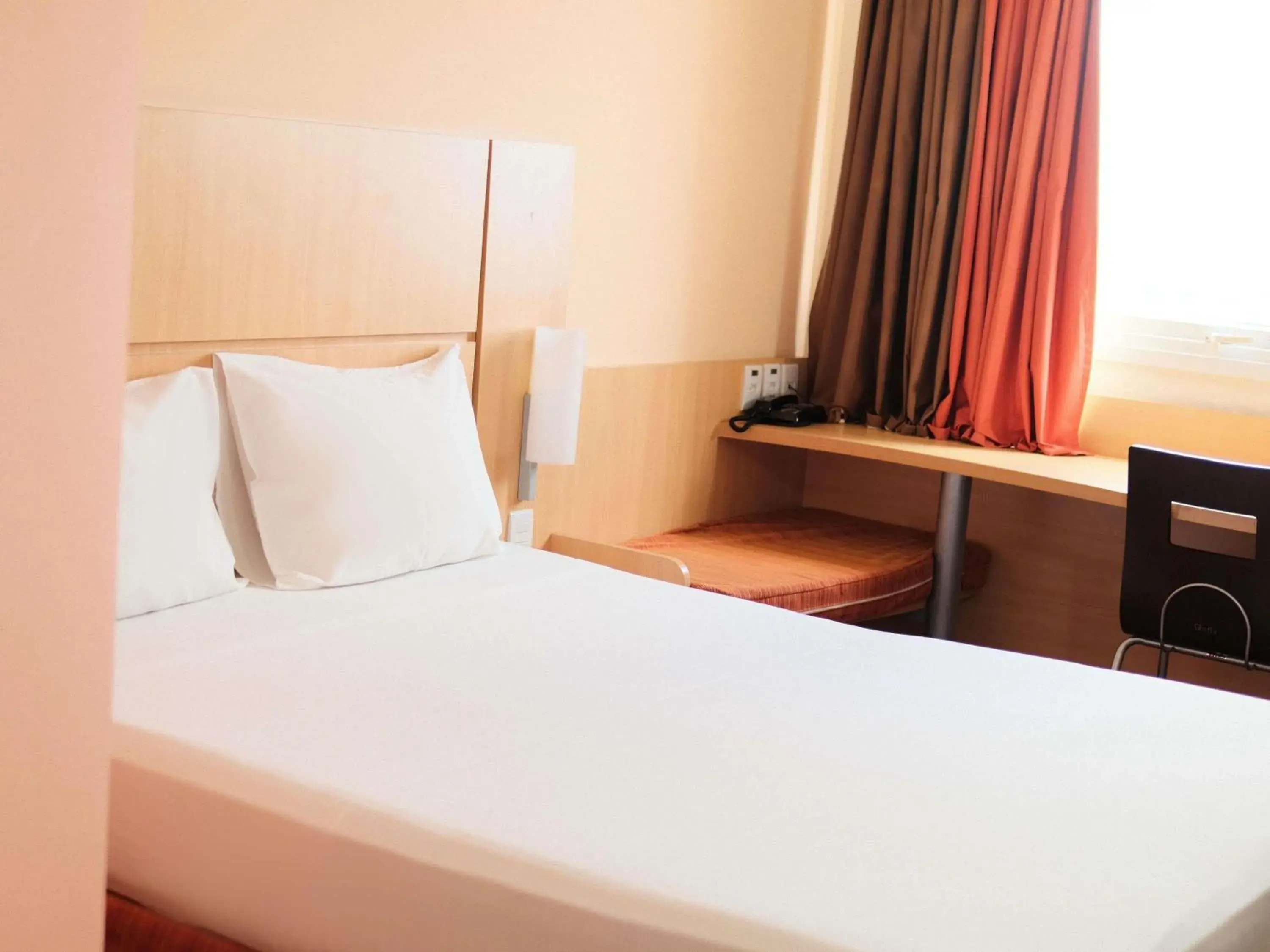 Bedroom, Bed in ibis Feira de Santana Bedroom, Bed in ibis Feira de Santana