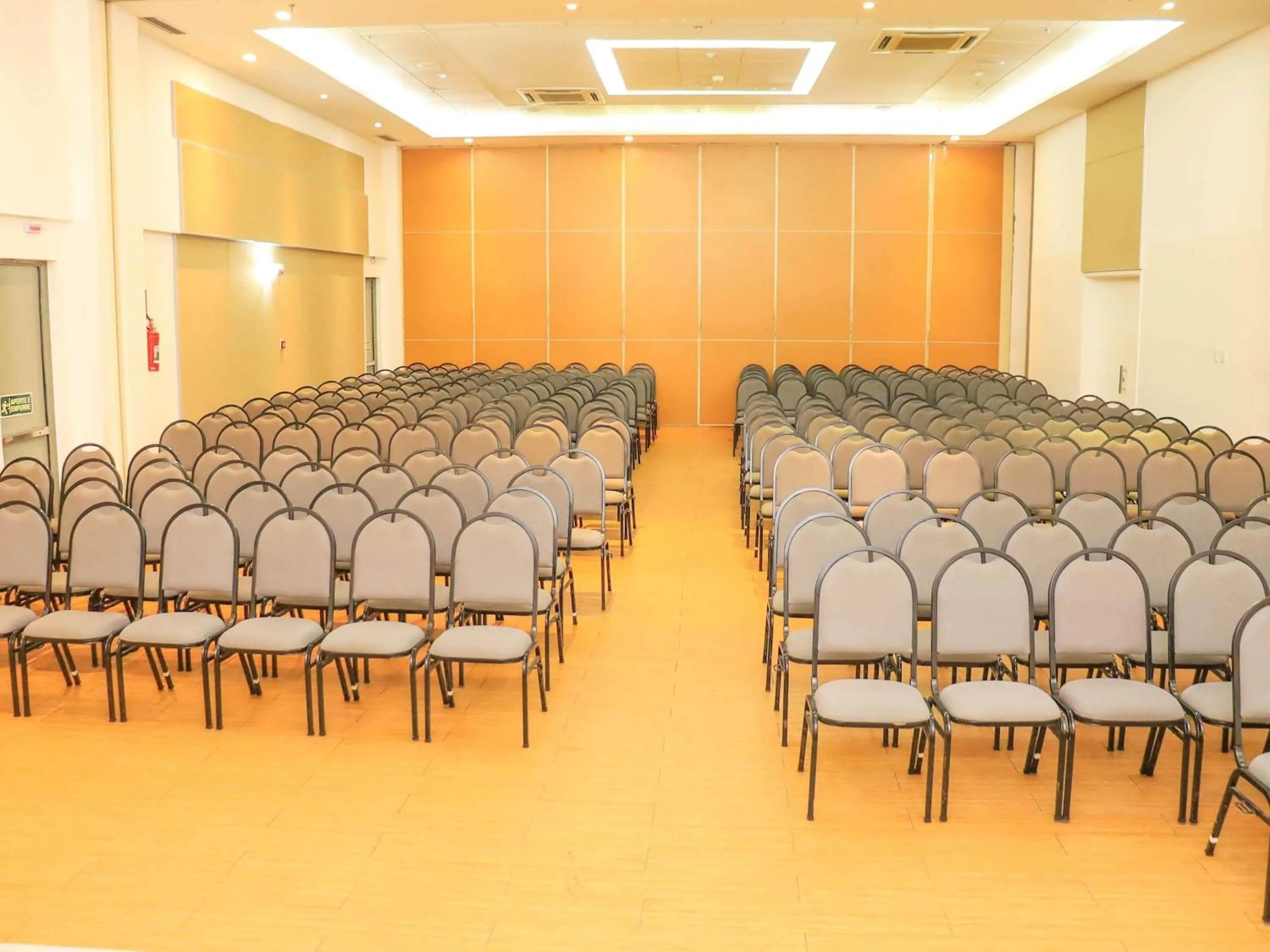 Meeting/conference room in ibis Feira de Santana