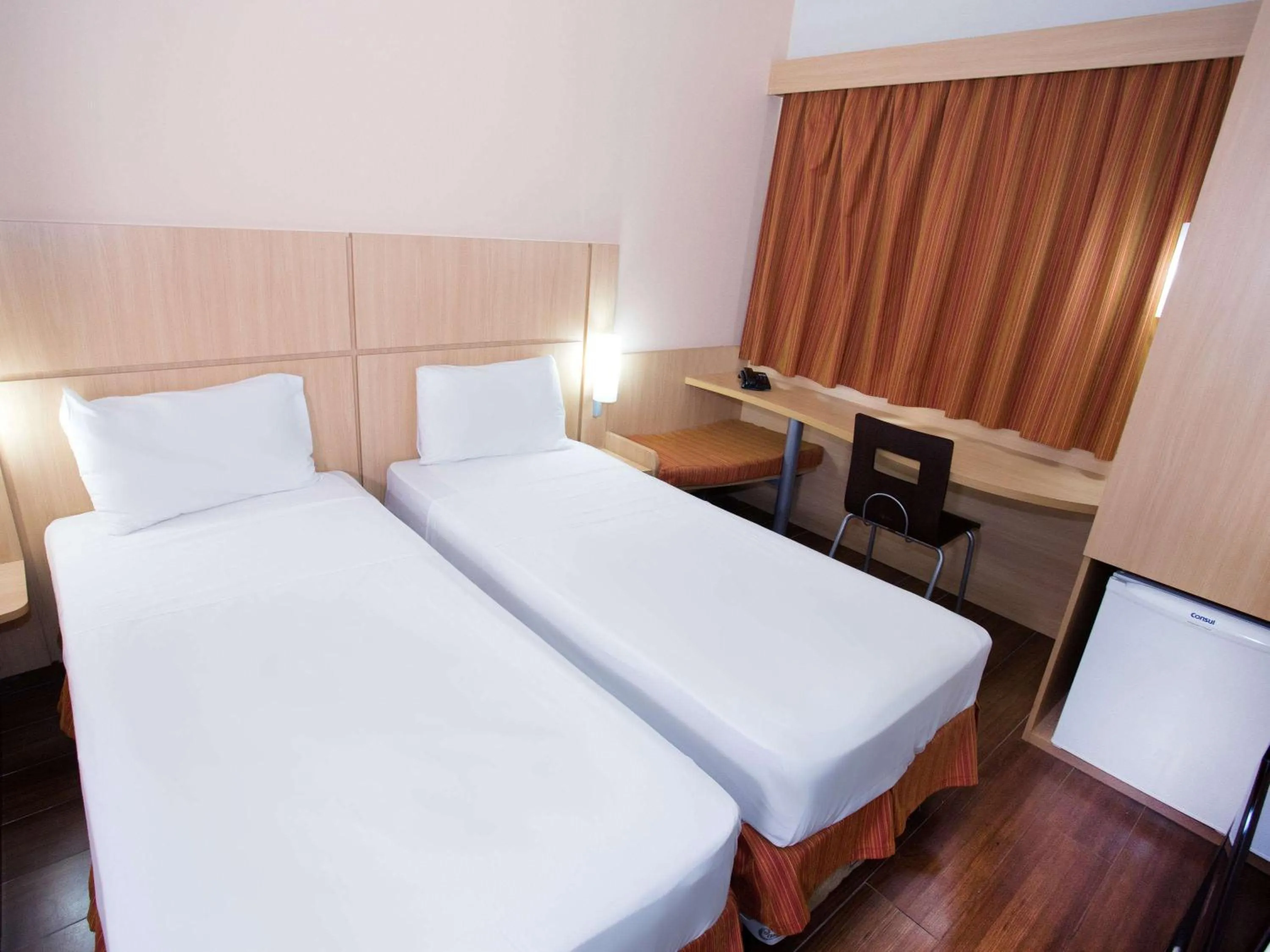 Photo of the whole room, Bed in ibis Feira de Santana