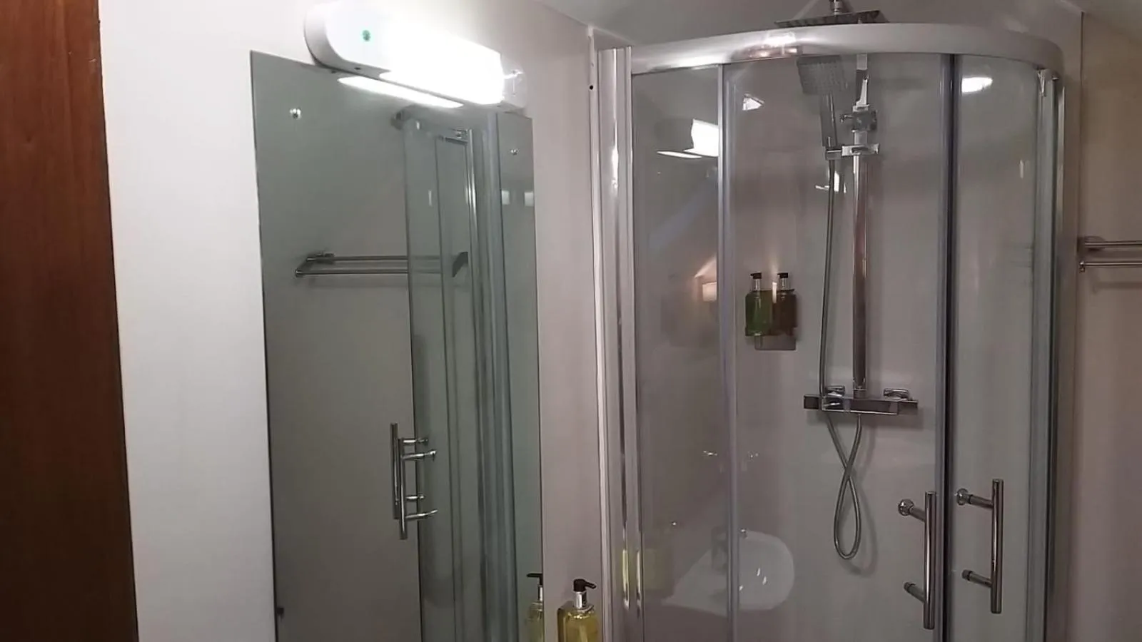 Shower in Bonkle House