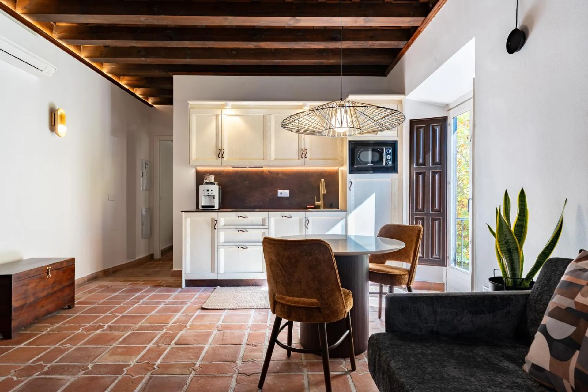 Dining area in El Ladrón De Agua Palacete