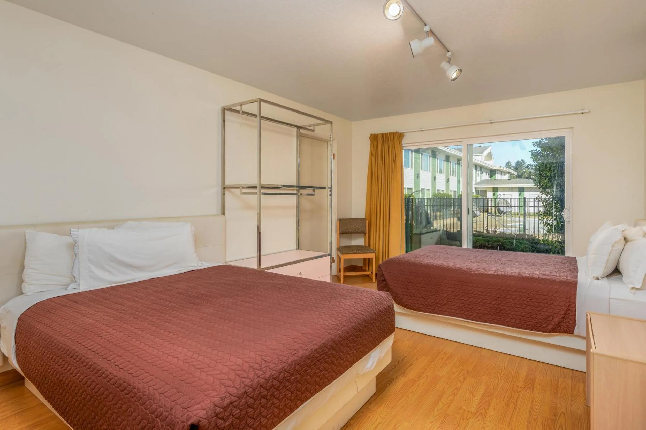 Bed in Alsi Resort Hotel