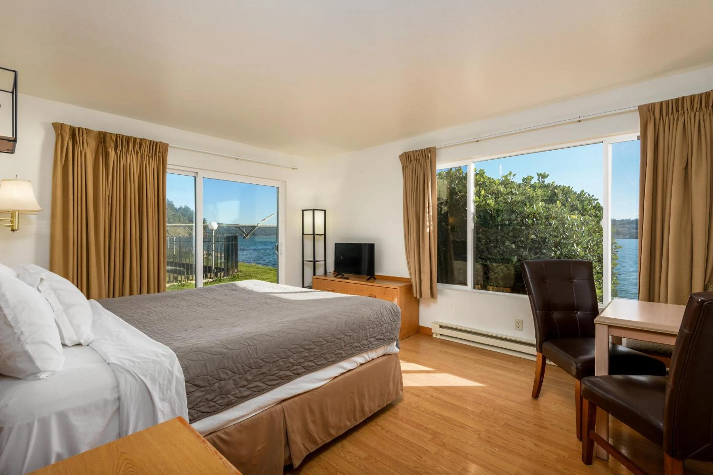 Bed in Alsi Resort Hotel