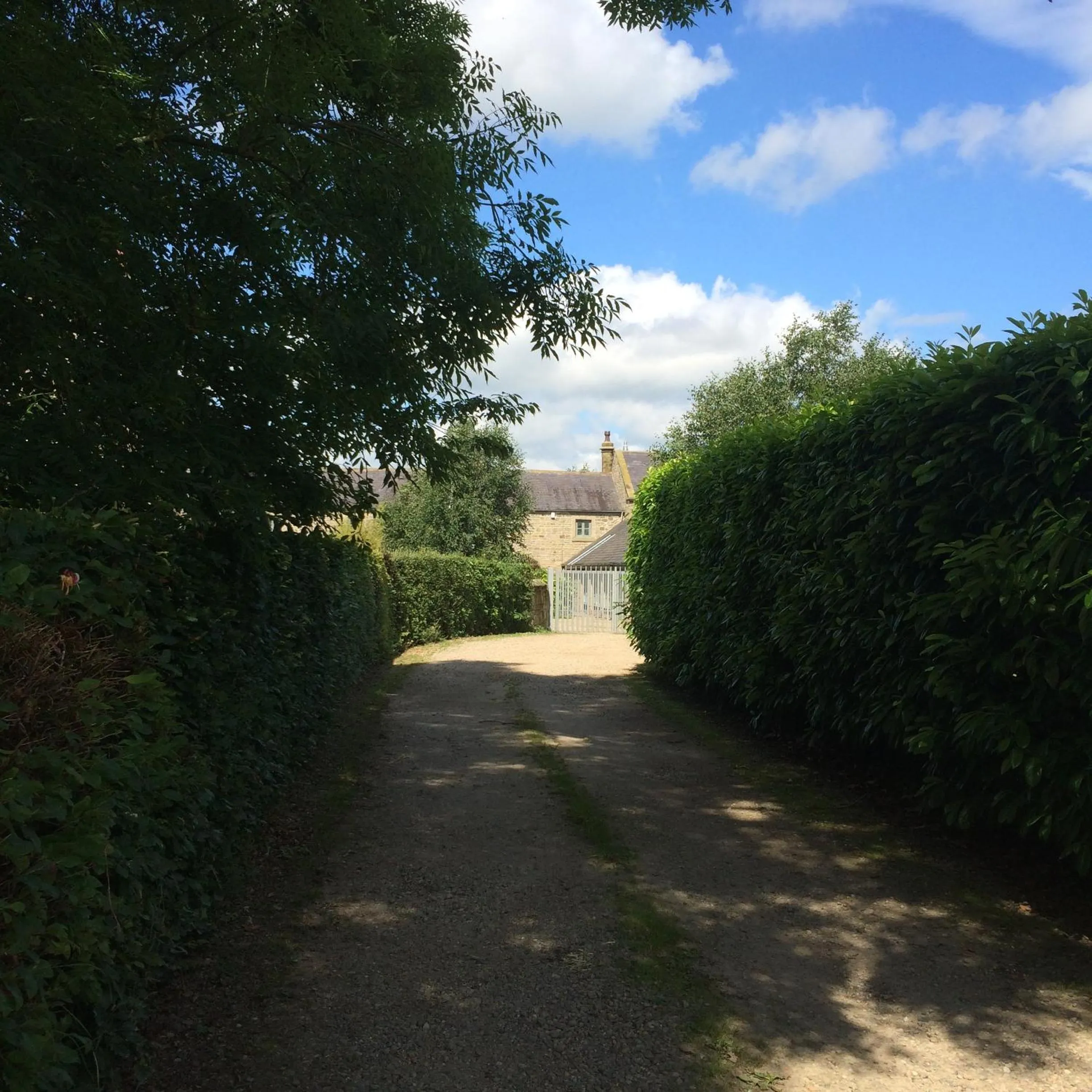 Facade/entrance in Hemples Lodge