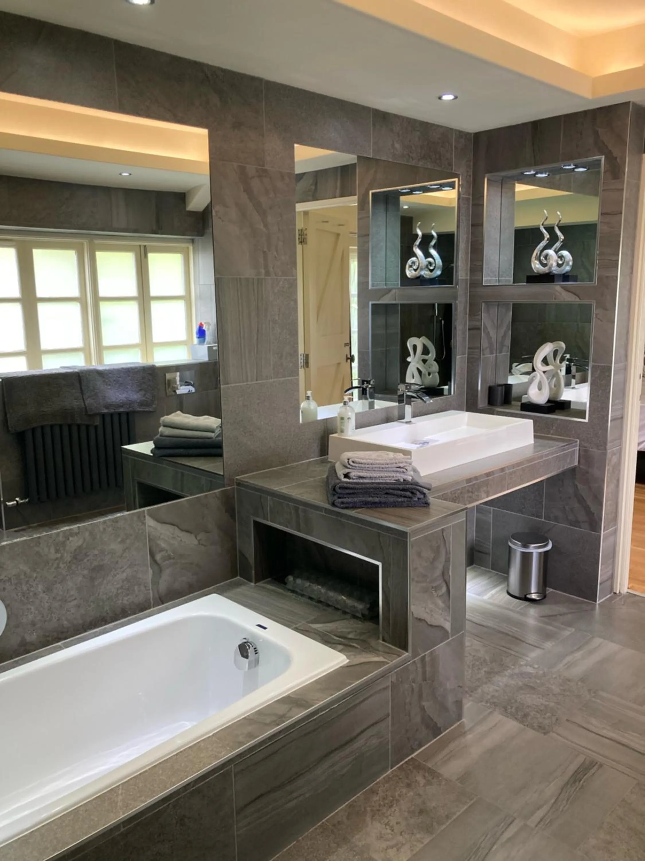 Bathroom in Hemples Lodge