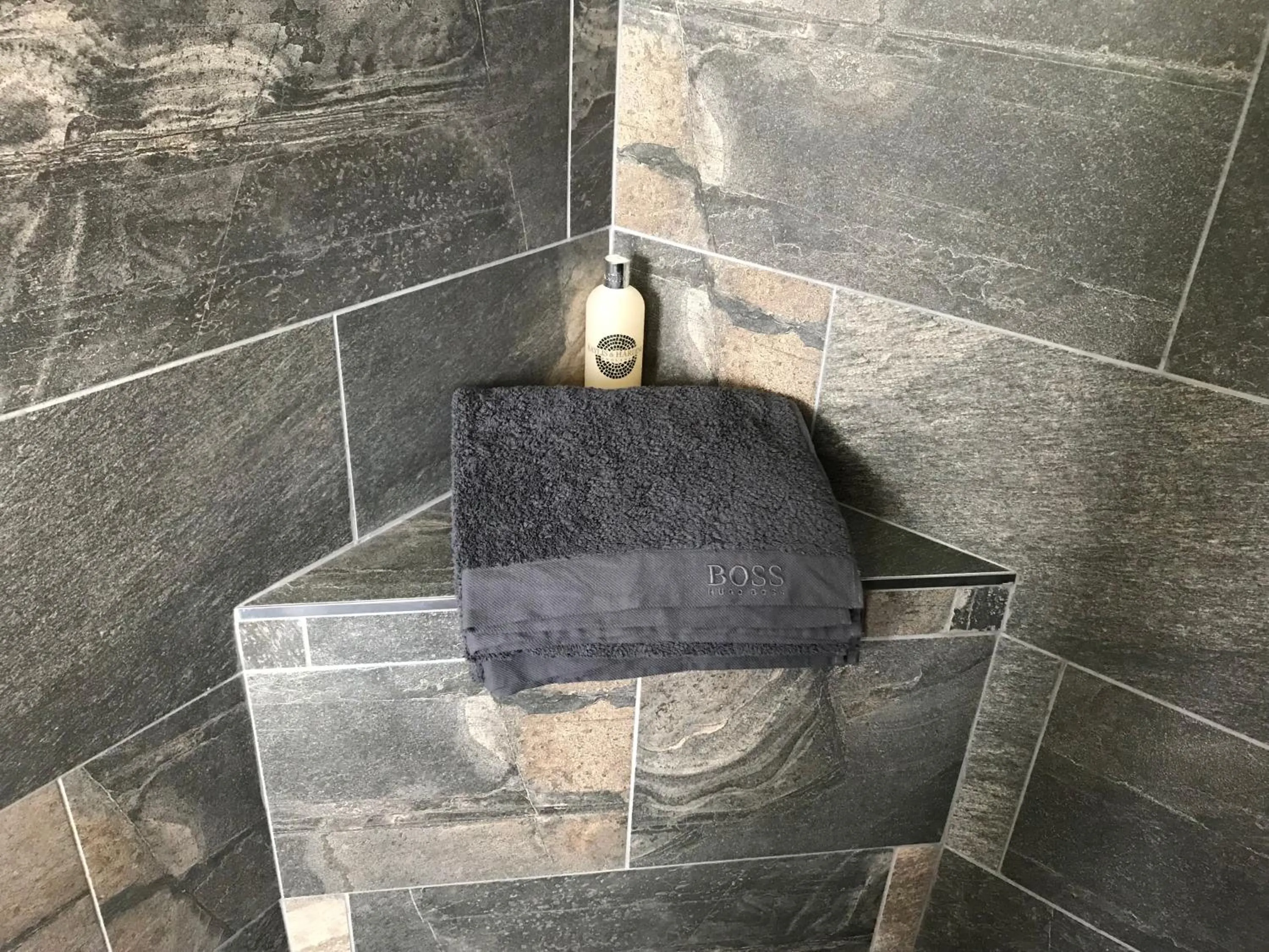 Decorative detail in Hemples Lodge