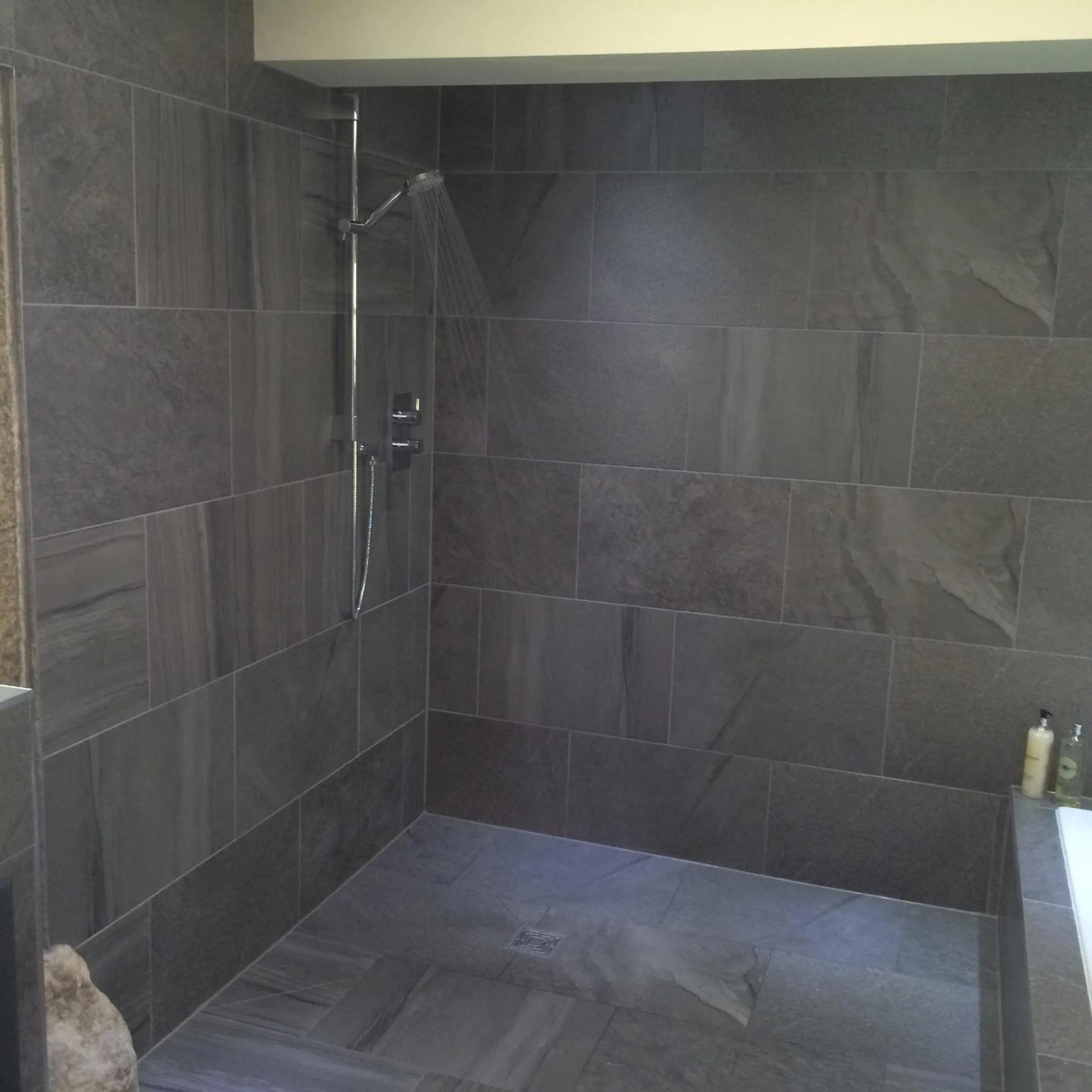 Bathroom in Hemples Lodge