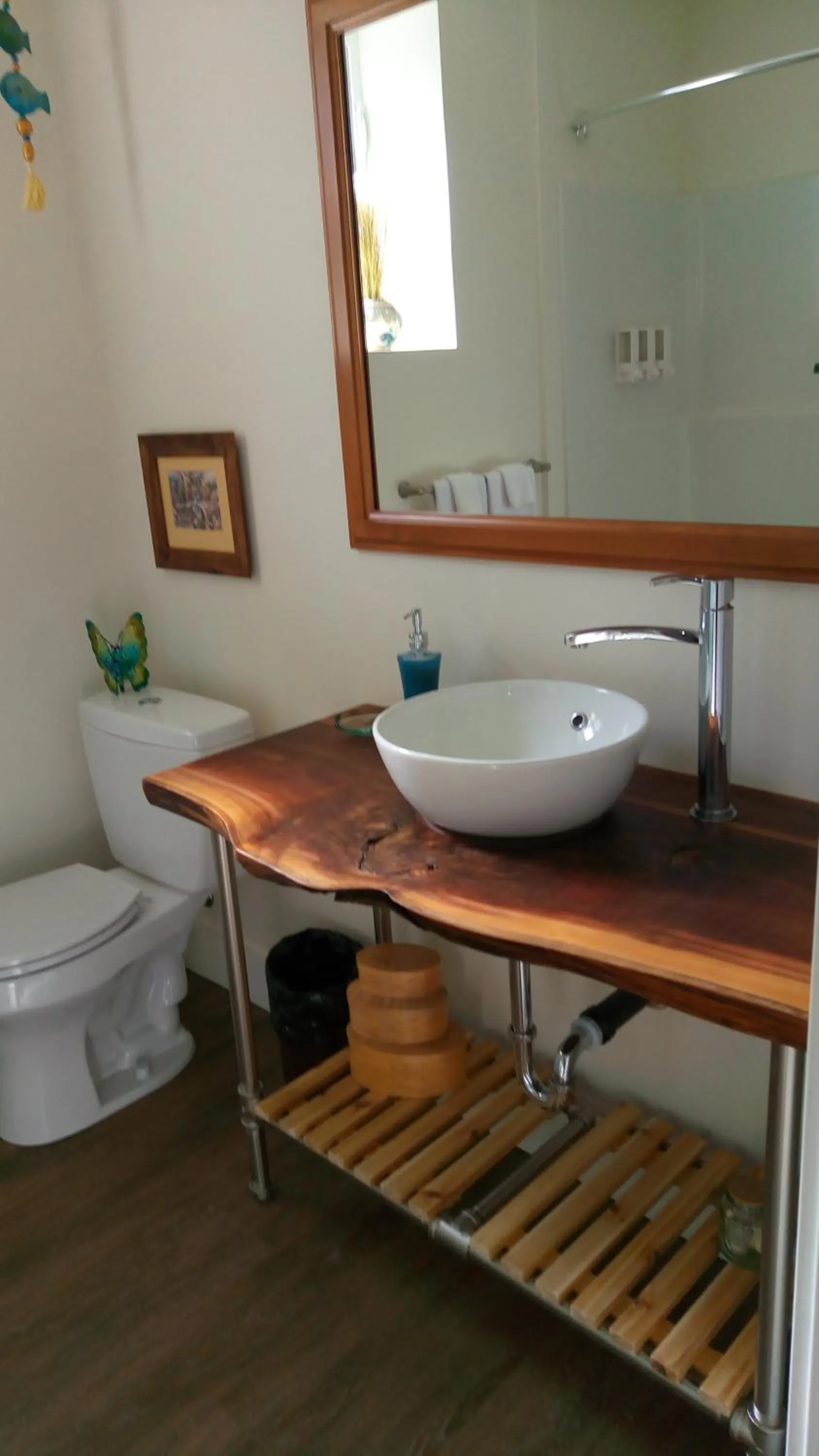 Toilet in Fish Tales Cottage