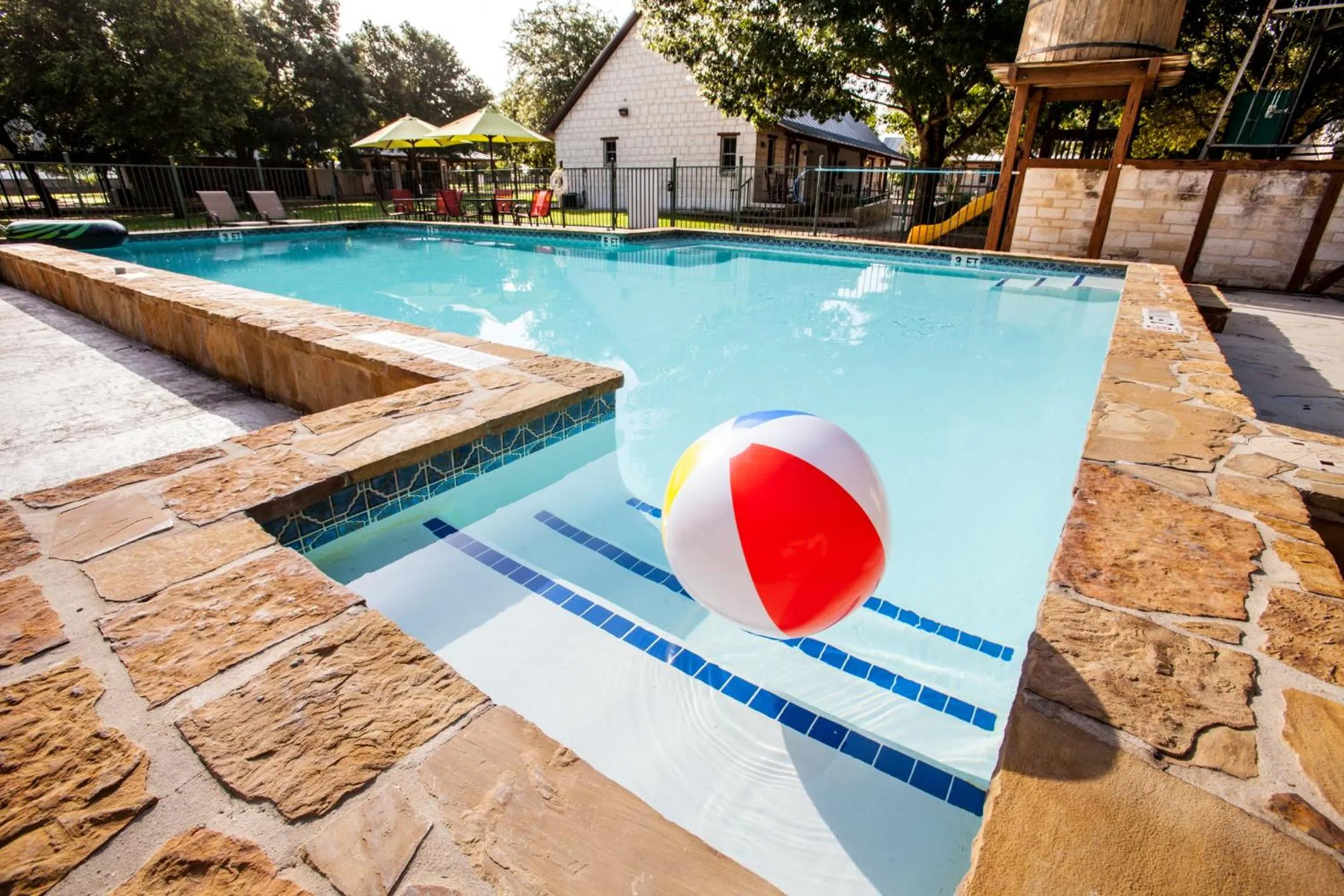 Swimming pool in Gruene Cottages
