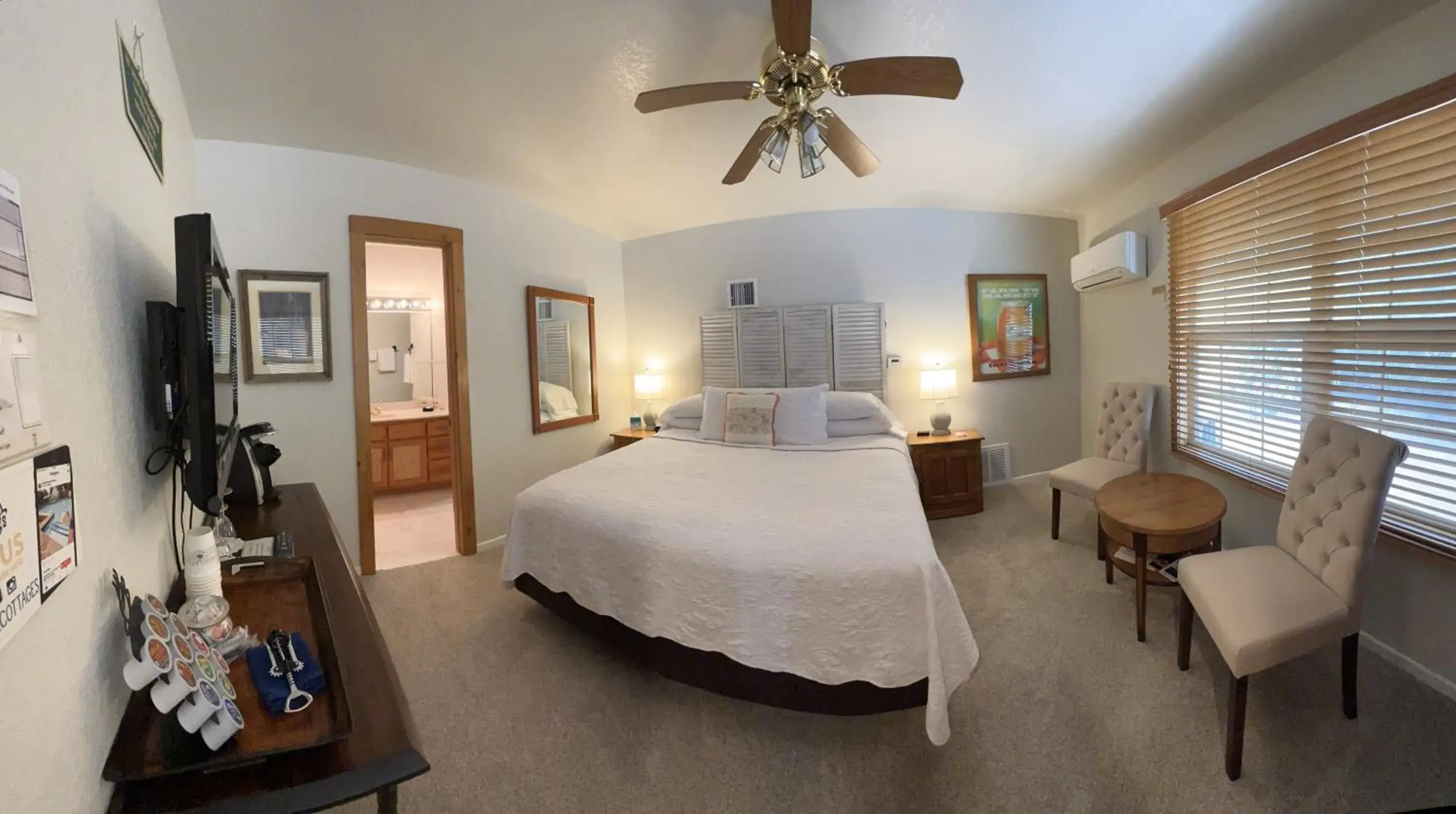 Queen Room - Thyme in Gruene Cottages Queen Room - Thyme in Gruene Cottages