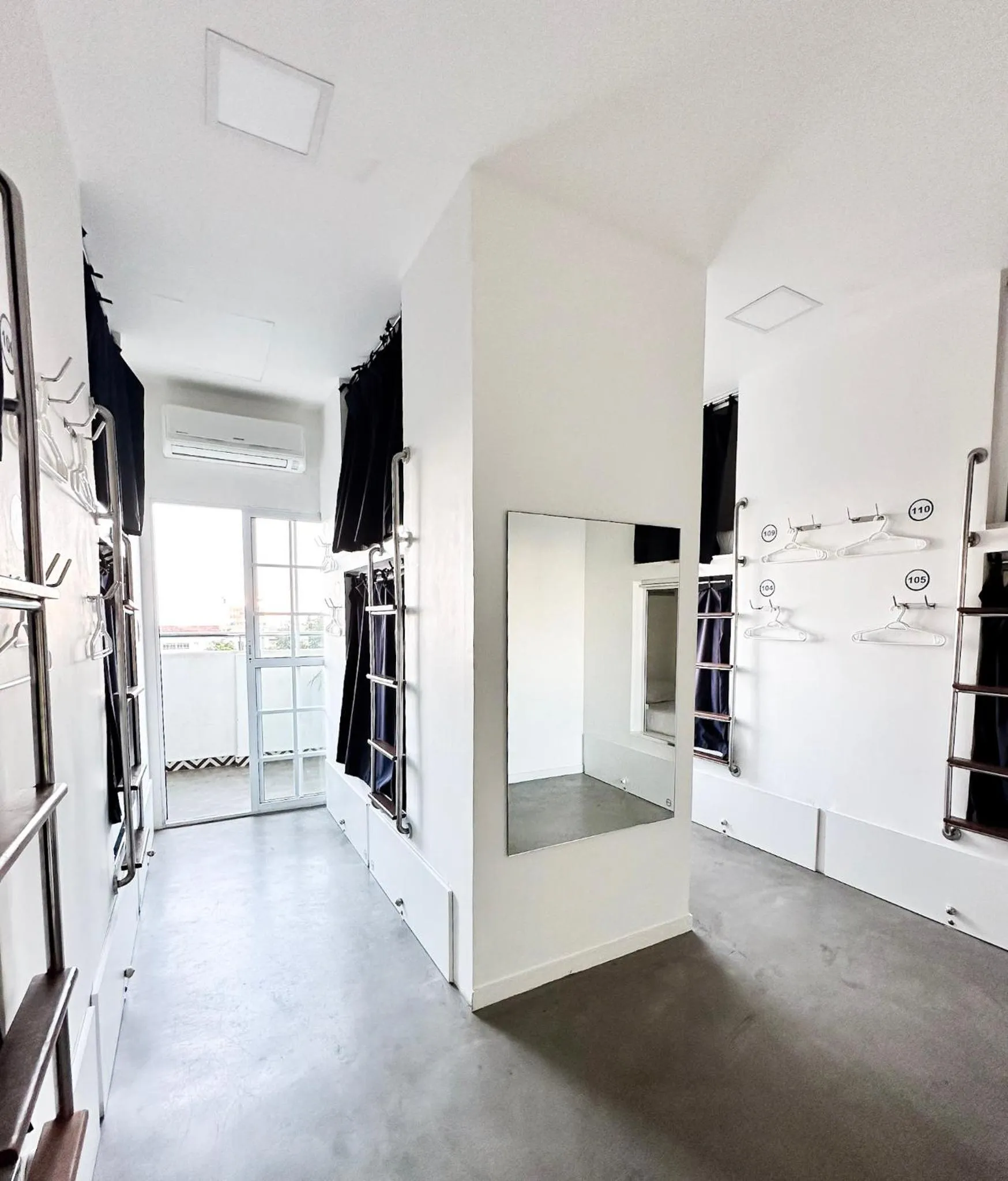 Photo of the whole room in Aquarela do Leme