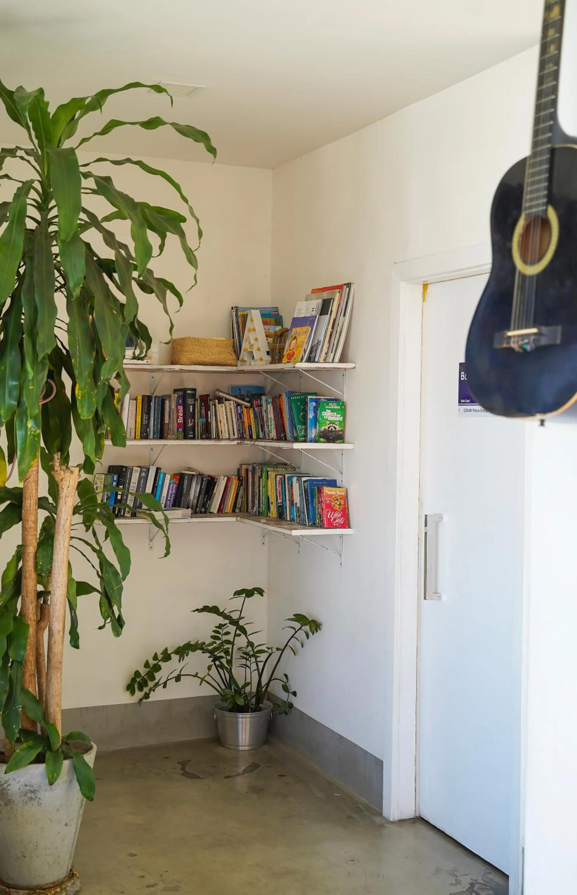 Library in Aquarela do Leme