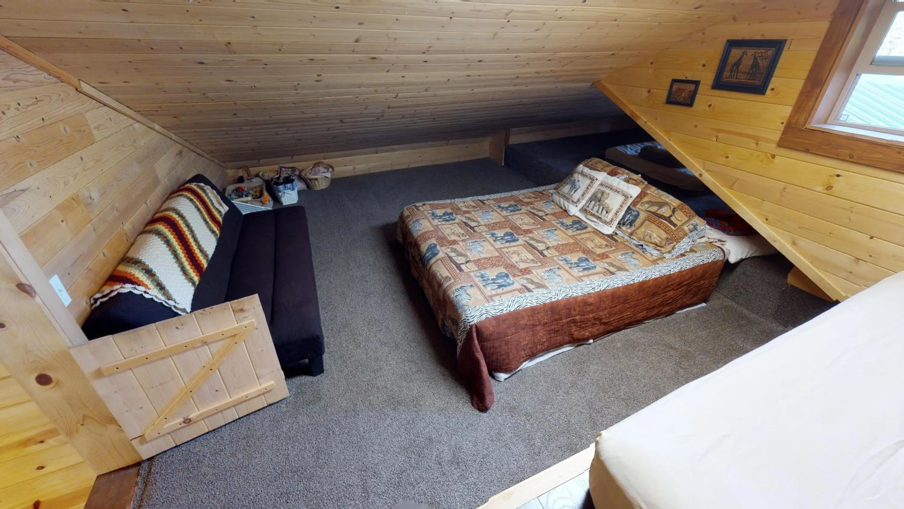 Bed in Long View Cabin, Breakfast Deck overlooking the Canyon!