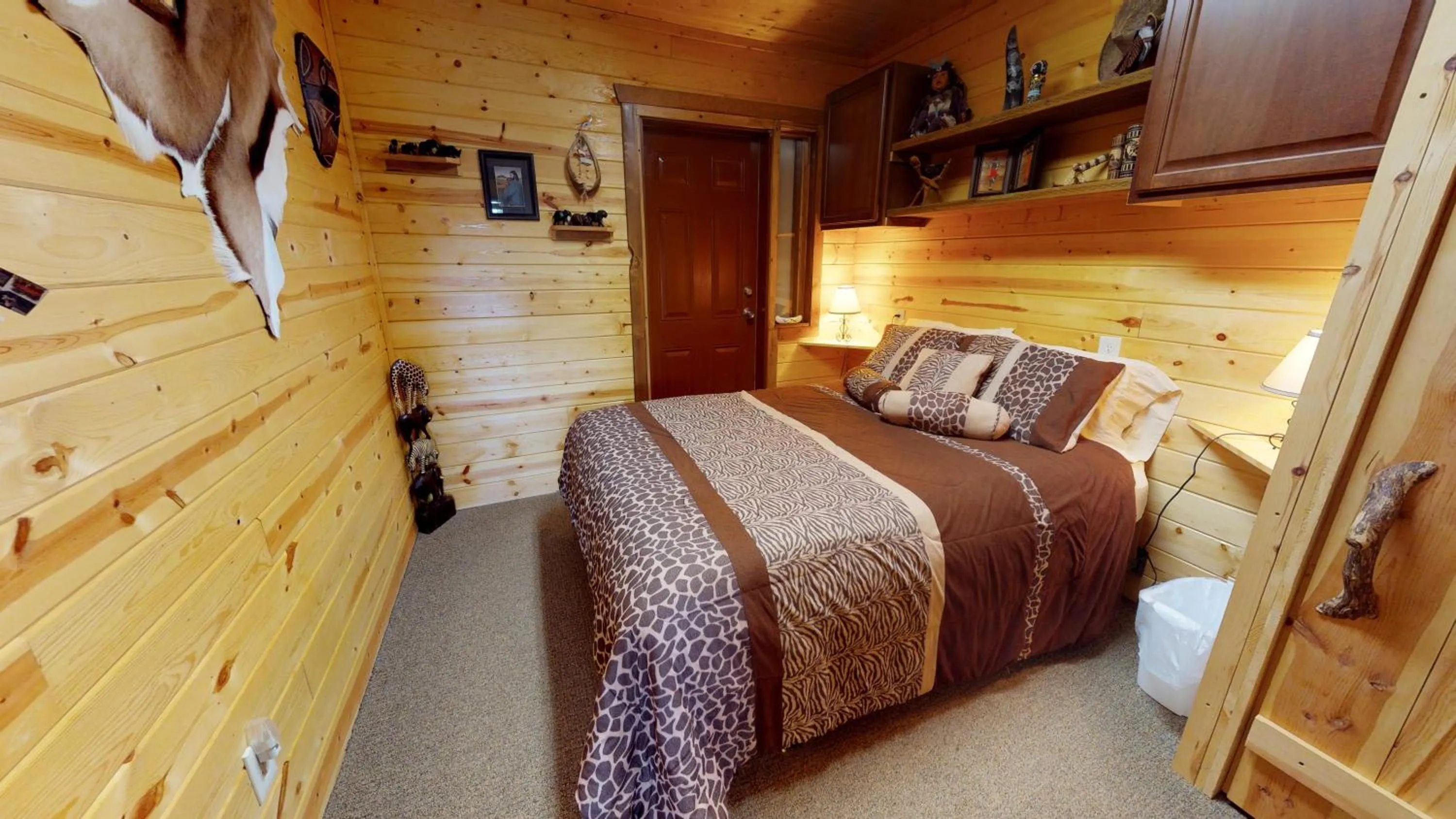 Bedroom, Bed in Long View Cabin, Breakfast Deck overlooking the Canyon!