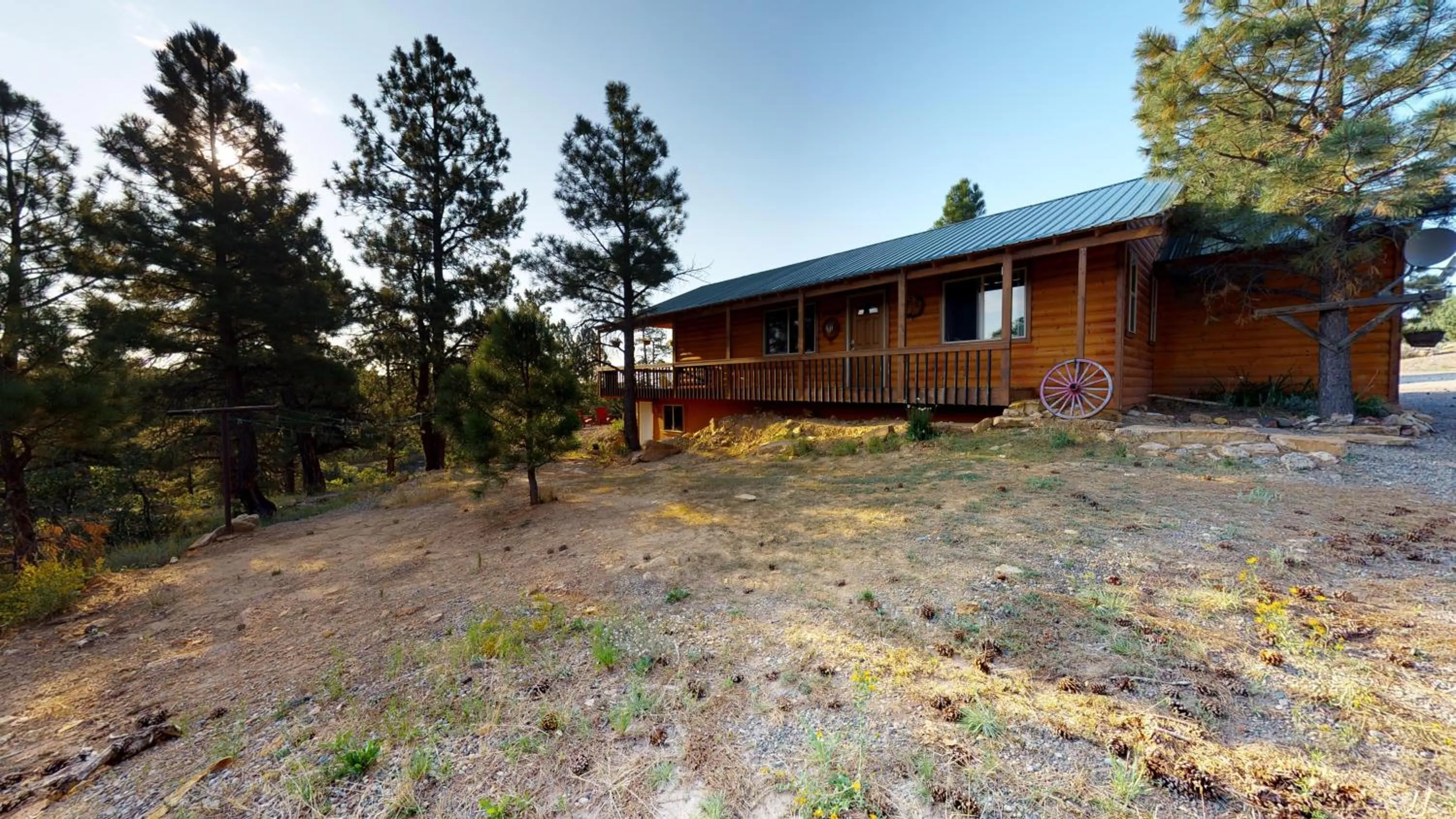 Facade/entrance in Long View Cabin, Breakfast Deck overlooking the Canyon!