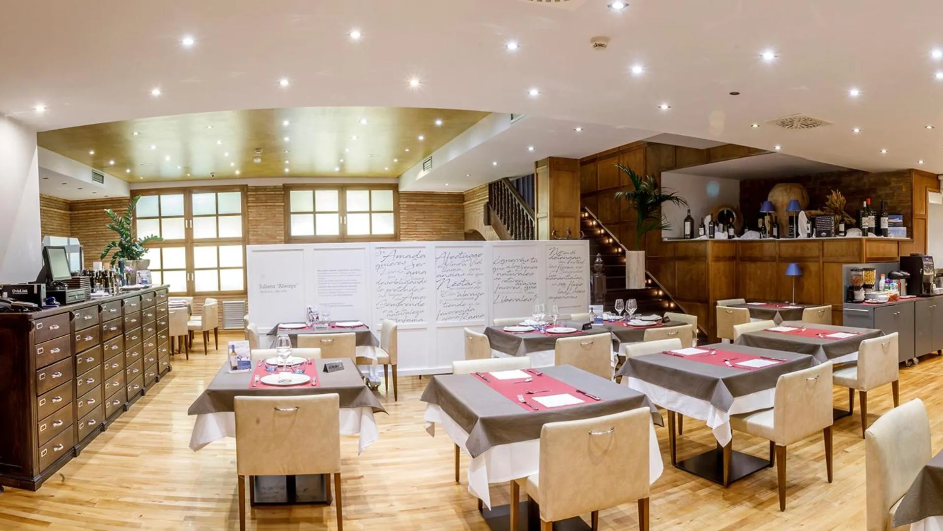 Restaurant/places to eat in Gran Hotel Ciudad de Barbastro