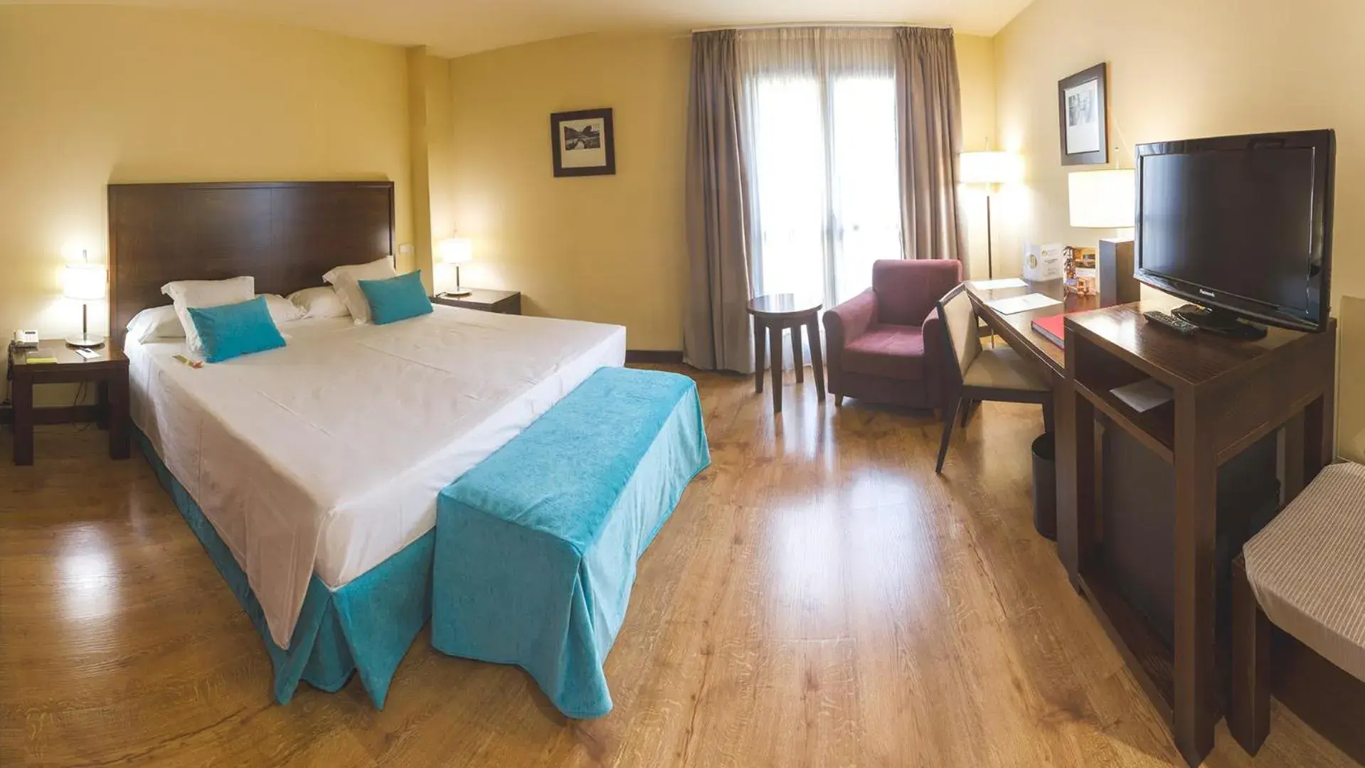 Photo of the whole room, Bed in Gran Hotel Ciudad de Barbastro Photo of the whole room, Bed in Gran Hotel Ciudad de Barbastro