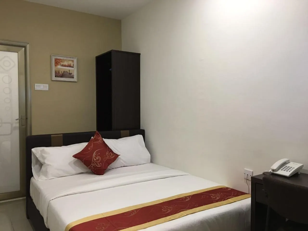 bunk bed, Bed in Global Inn Hotel