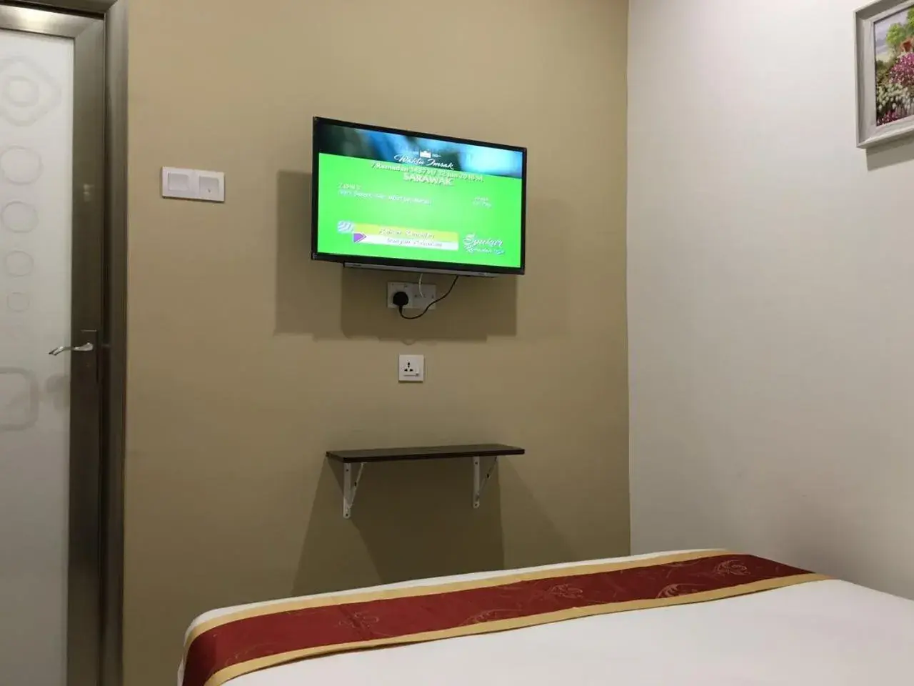 TV and multimedia, Bed in Global Inn Hotel TV and multimedia, Bed in Global Inn Hotel