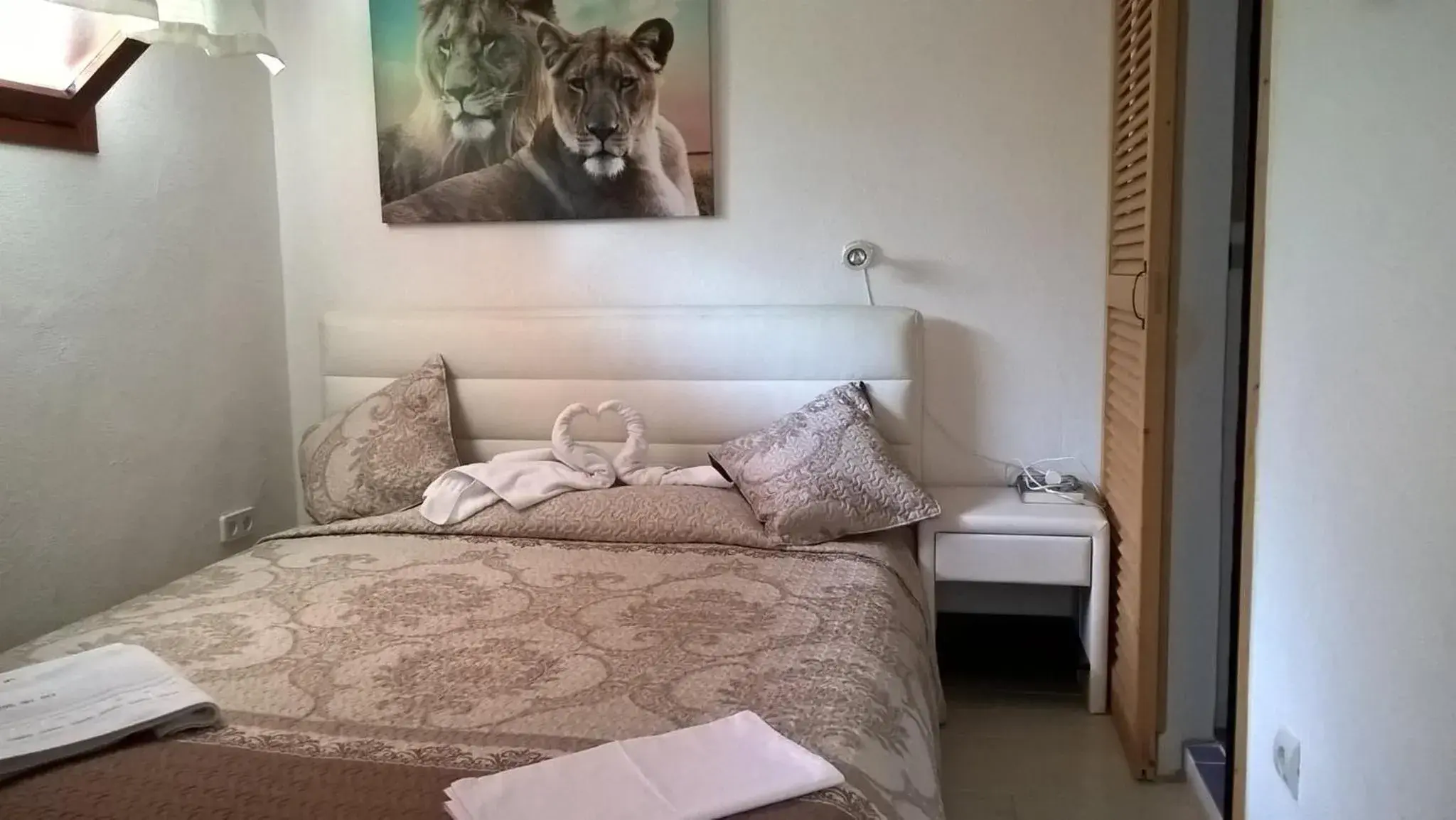 Bed in Apartamentos del Rey Bed in Apartamentos del Rey