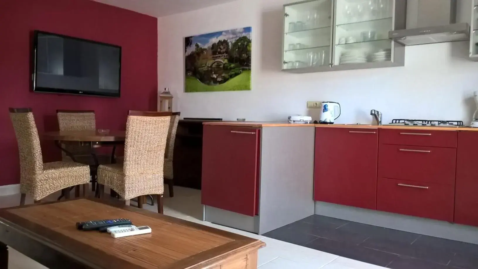 Photo of the whole room in Apartamentos del Rey Photo of the whole room in Apartamentos del Rey