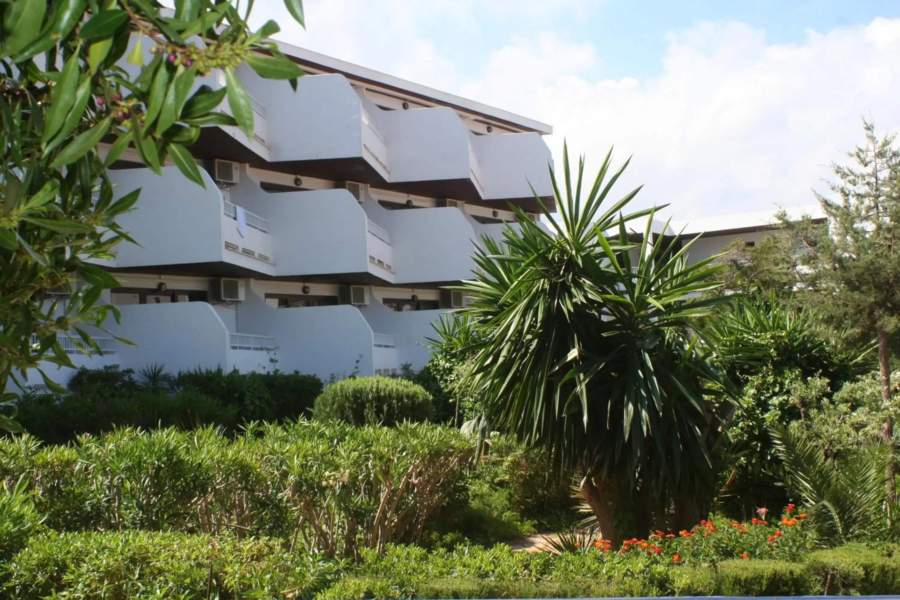 Property building in Apartamentos del Rey Property building in Apartamentos del Rey