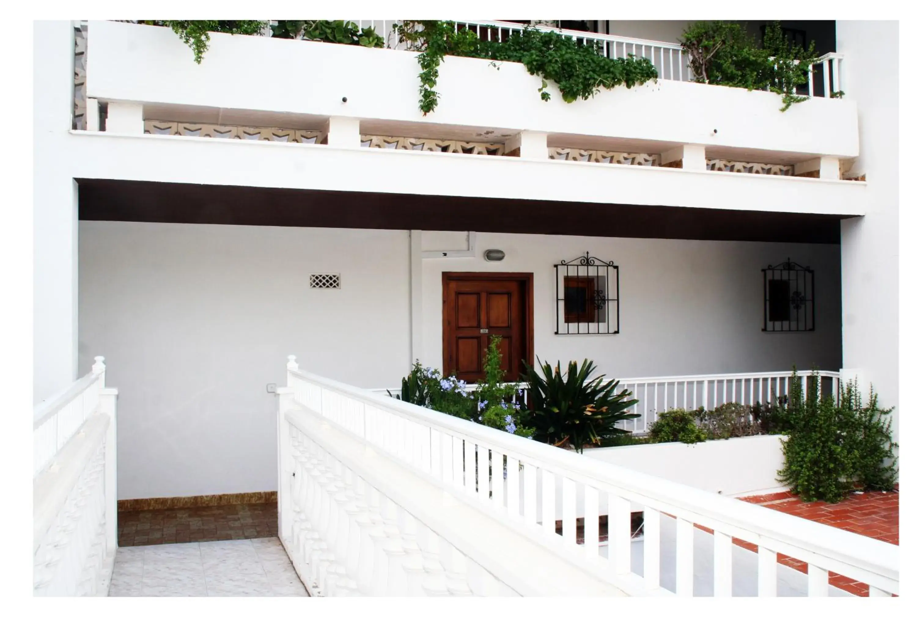 Property building in Apartamentos del Rey Property building in Apartamentos del Rey