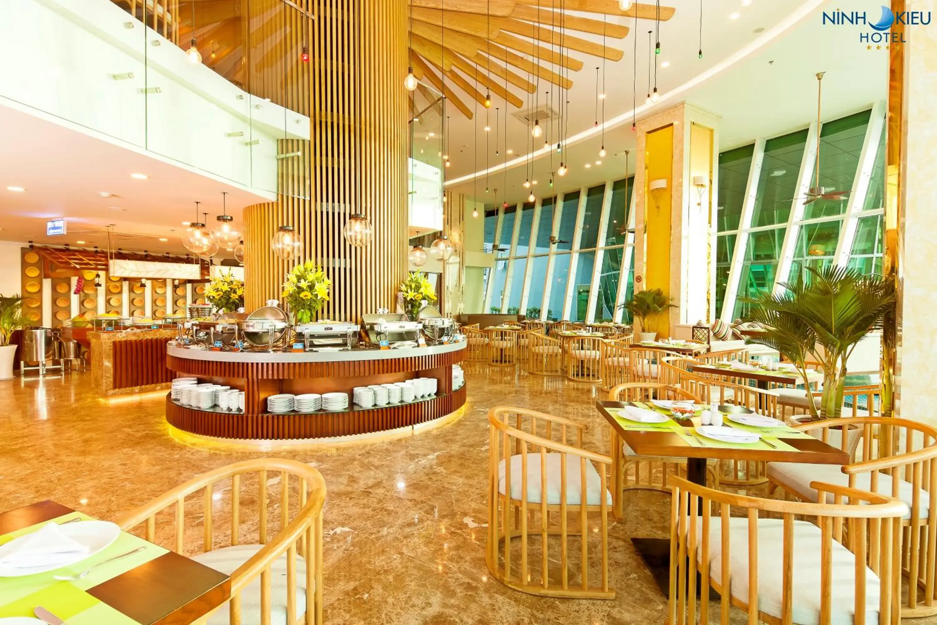 Restaurant/places to eat in Ninh Kieu Riverside Hotel Restaurant/places to eat in Ninh Kieu Riverside Hotel