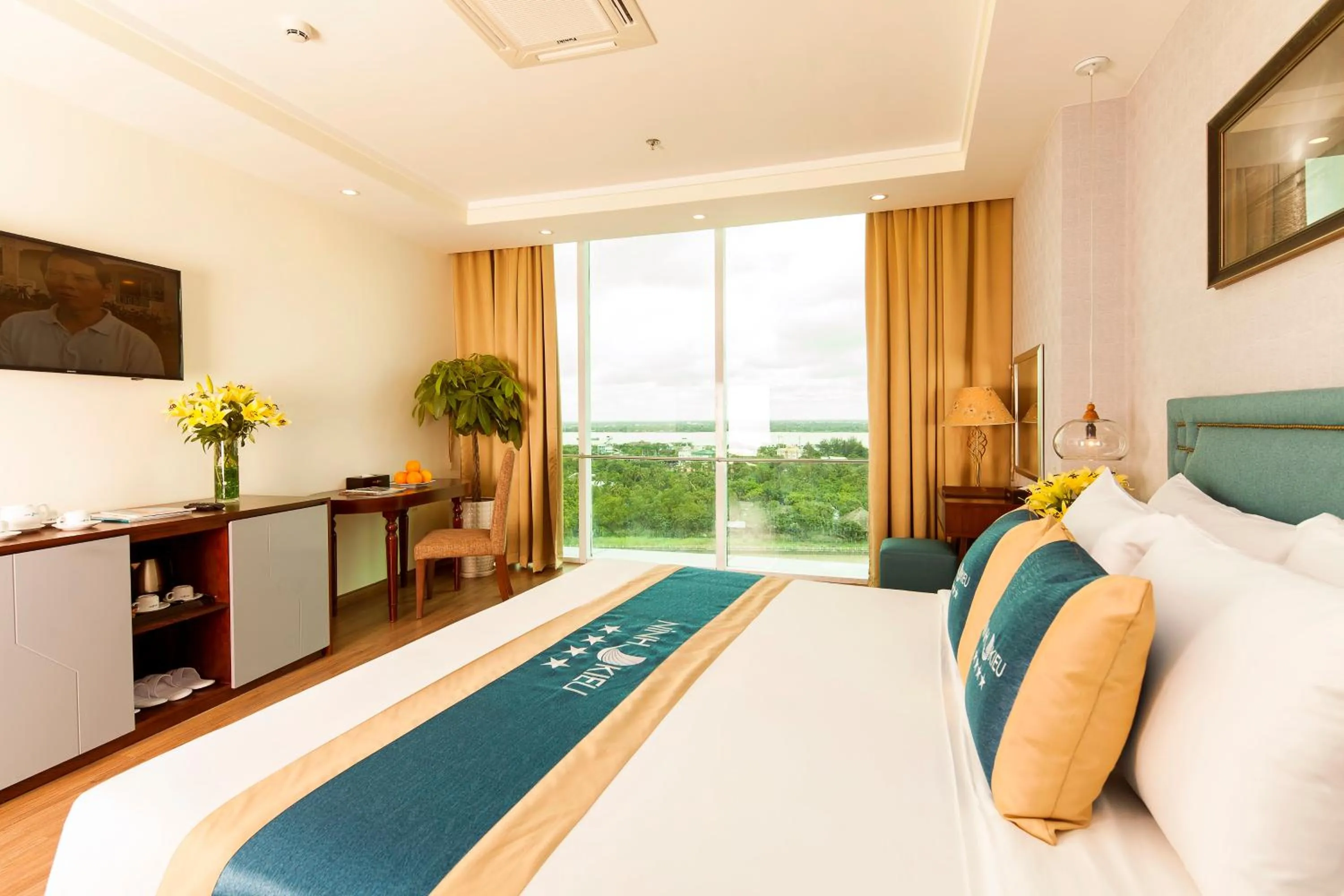 Photo of the whole room, Bed in Ninh Kieu Riverside Hotel