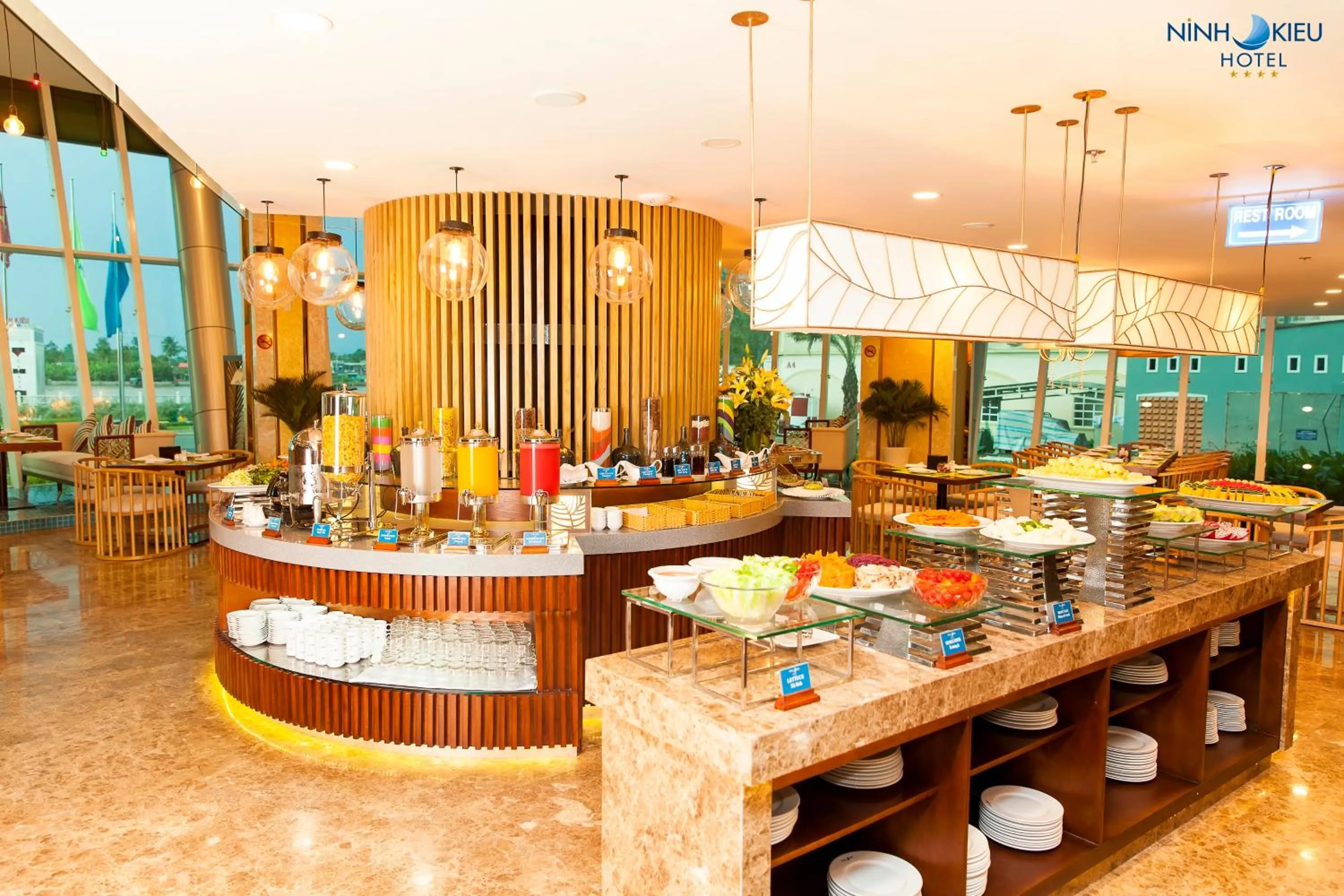 Restaurant/places to eat in Ninh Kieu Riverside Hotel