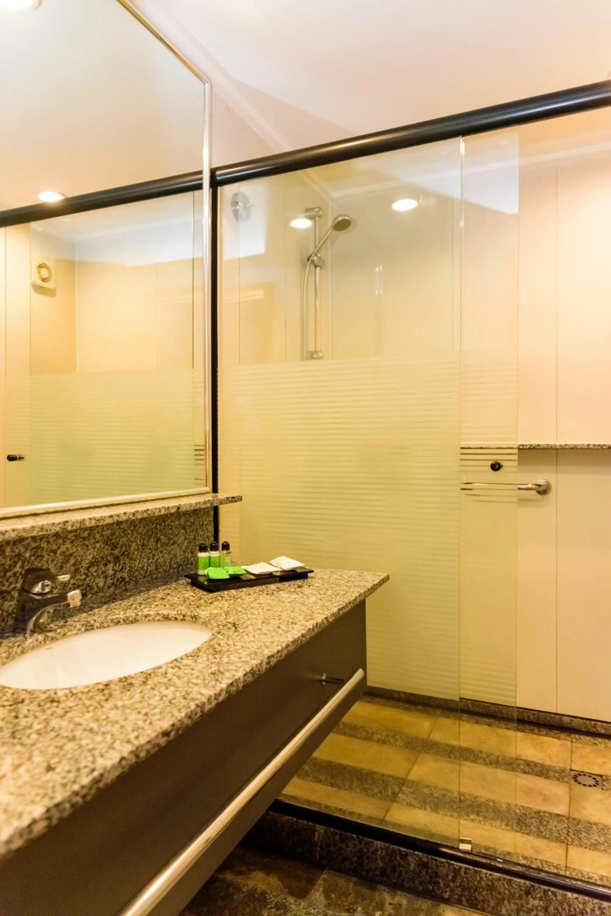 Shower in Golden Tulip Brasília Alvorada