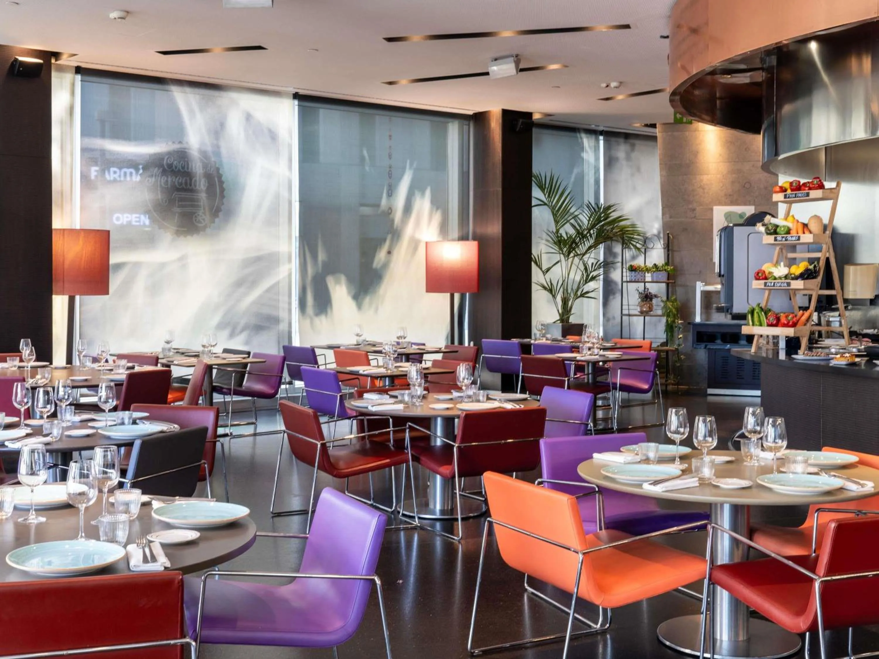 Restaurant/places to eat in Novotel Barcelona City