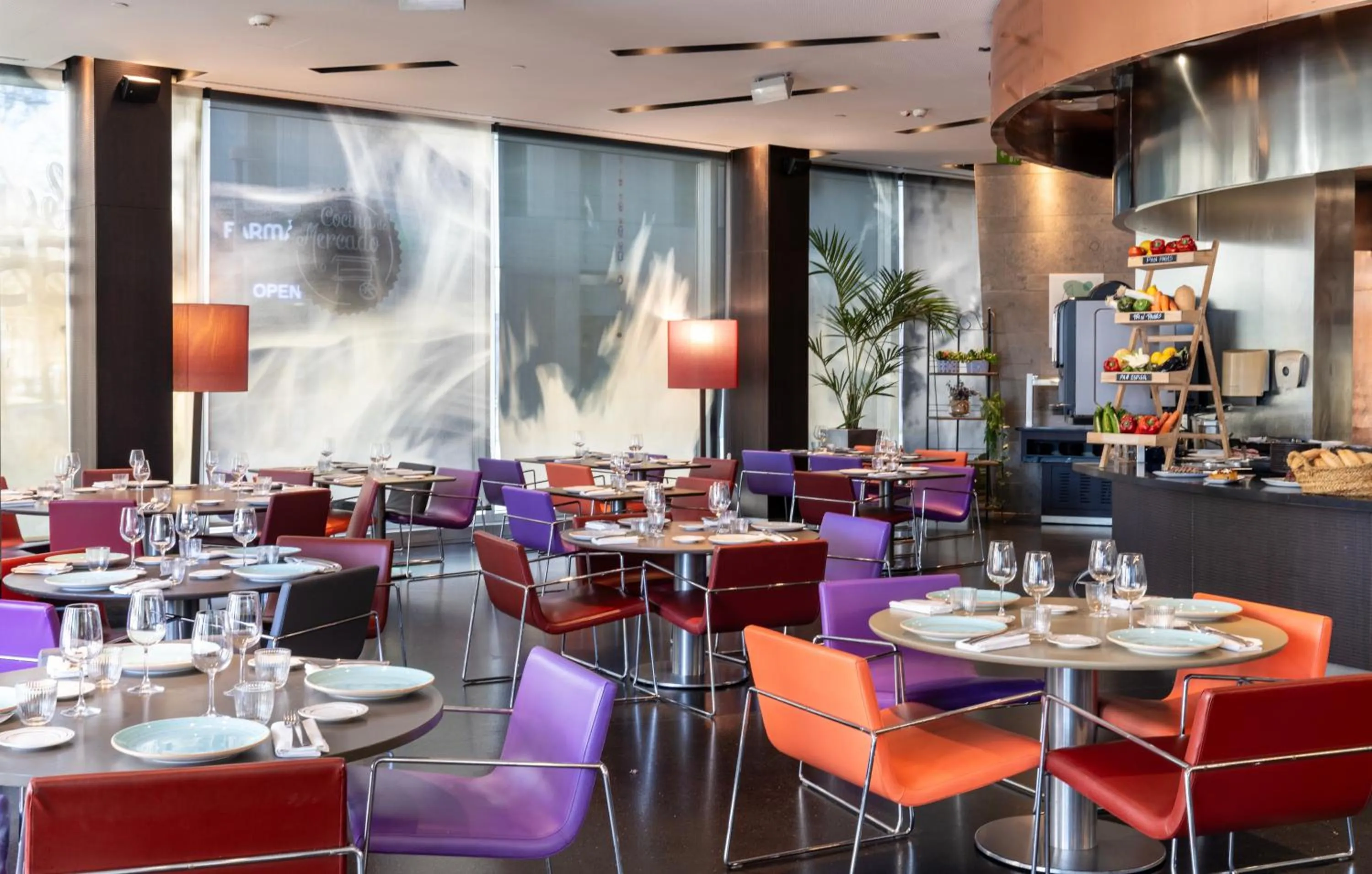 Restaurant/places to eat in Novotel Barcelona City
