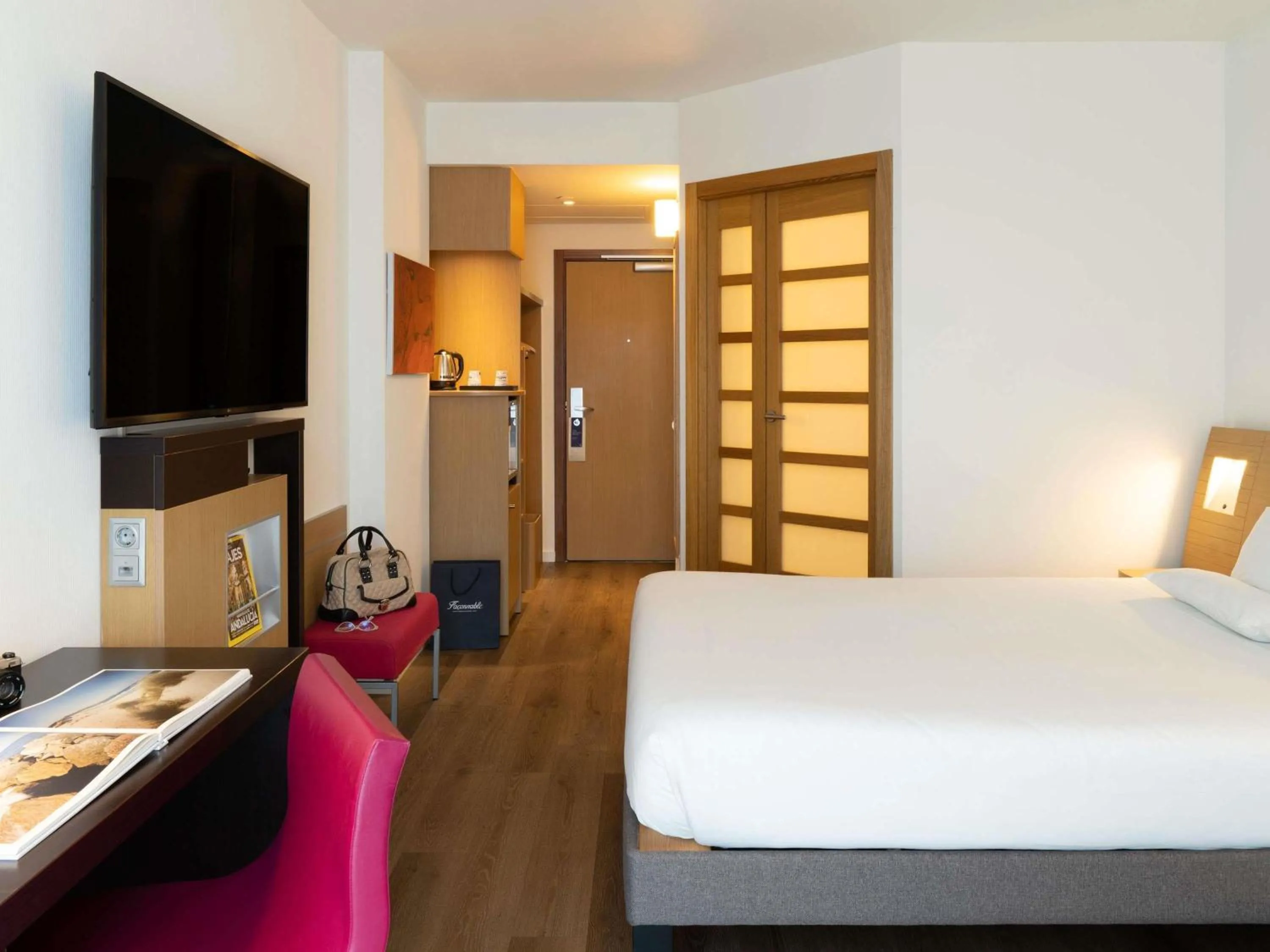 Bedroom, Bed in Novotel Barcelona City