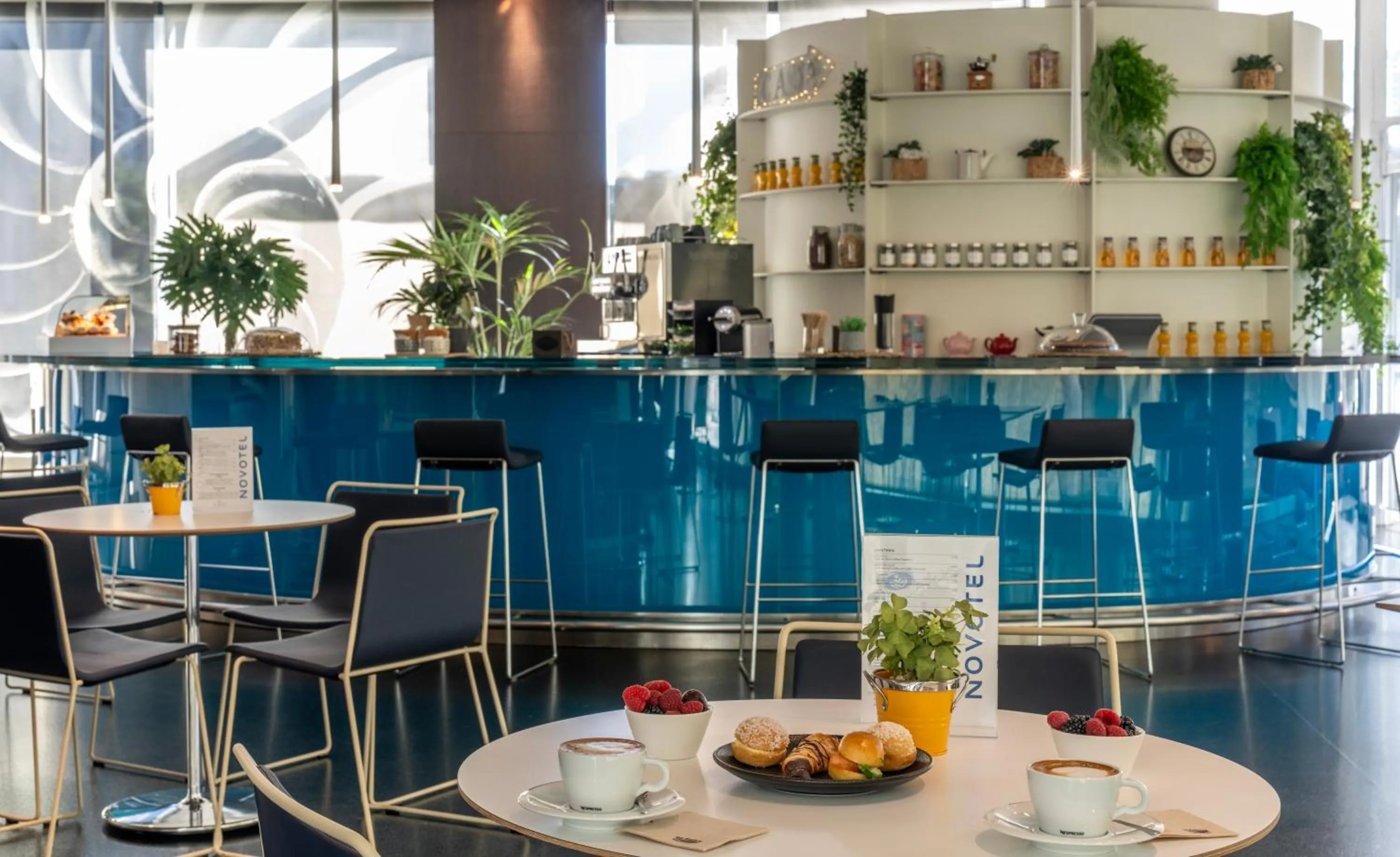Restaurant/places to eat in Novotel Barcelona City